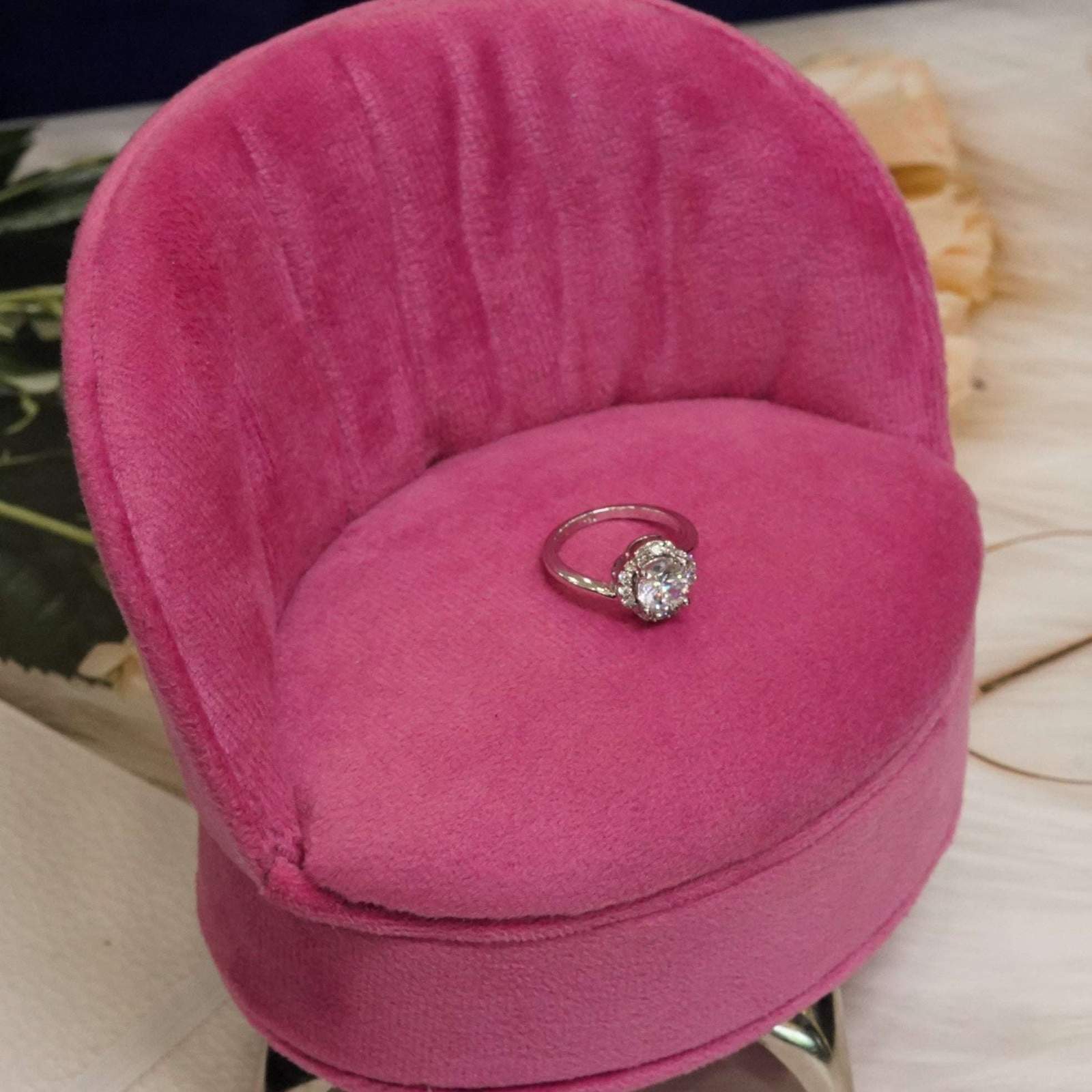 Vs sterling silver cocktail ring 1018 Velvet box by Shweta