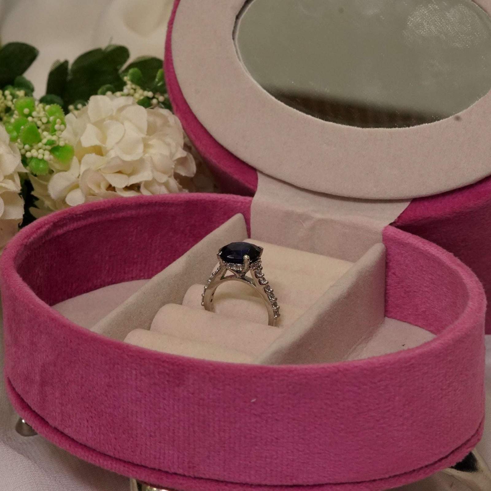 Vs sterling silver cocktail ring 1009 Velvet box by Shweta