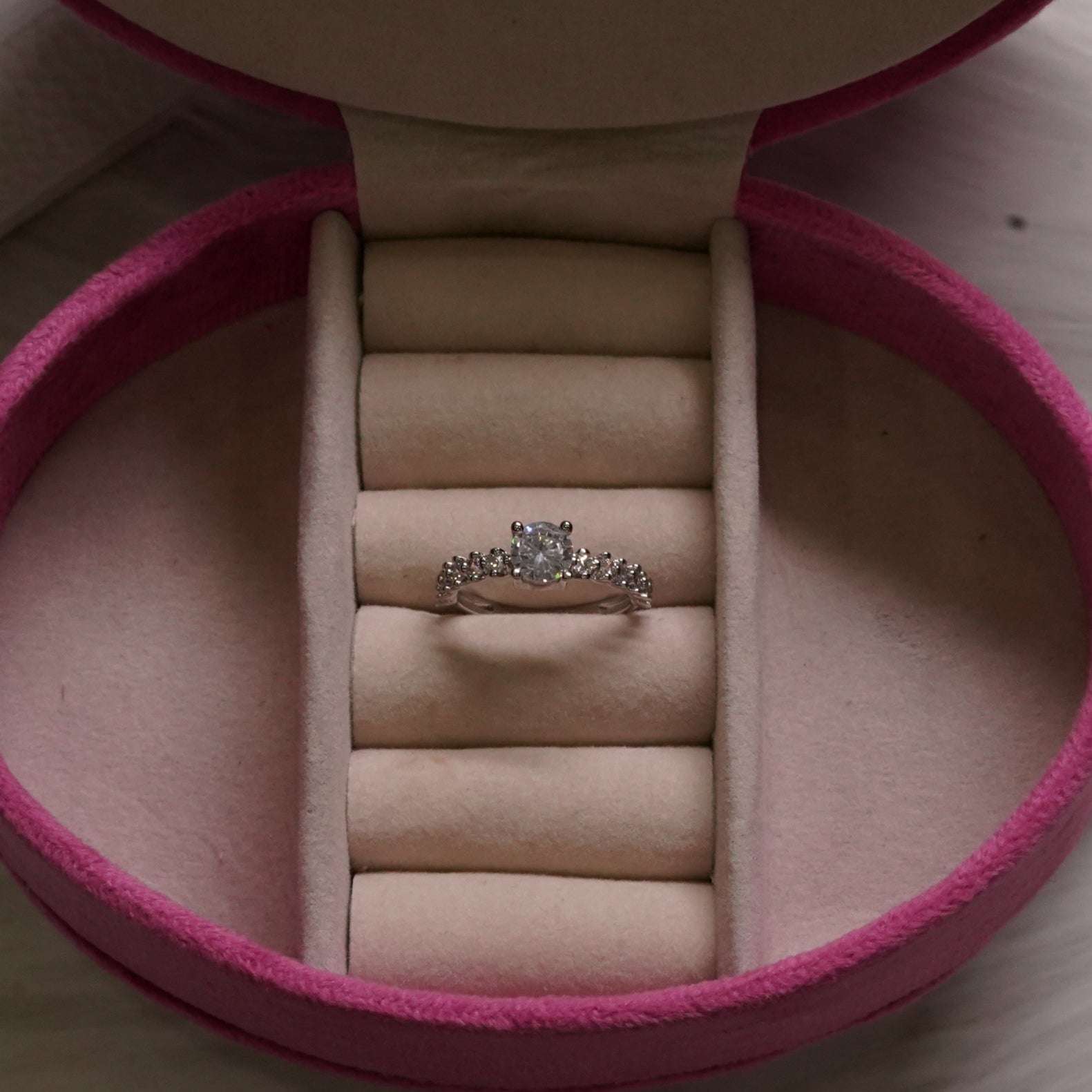 Vs sterling silver cocktail ring 1015 Velvet box by Shweta