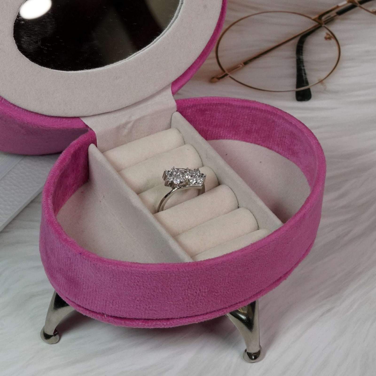 Vs sterling silver cocktail ring 1007 Velvet box by Shweta