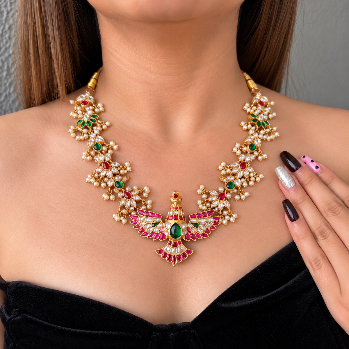 Nayaab Nitya Neckpiece