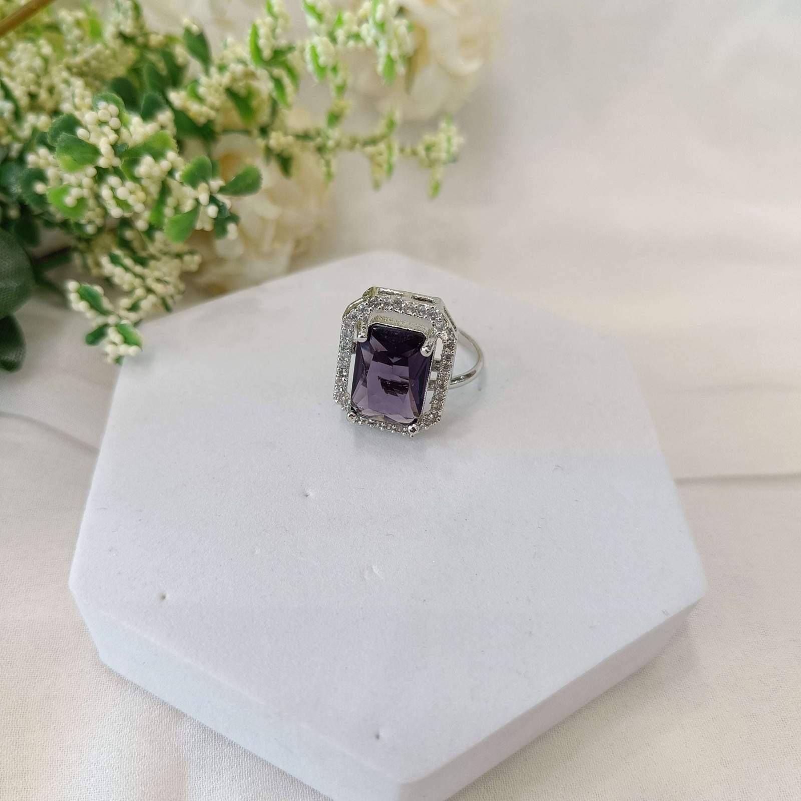 molly ad ring velvet box by shweta