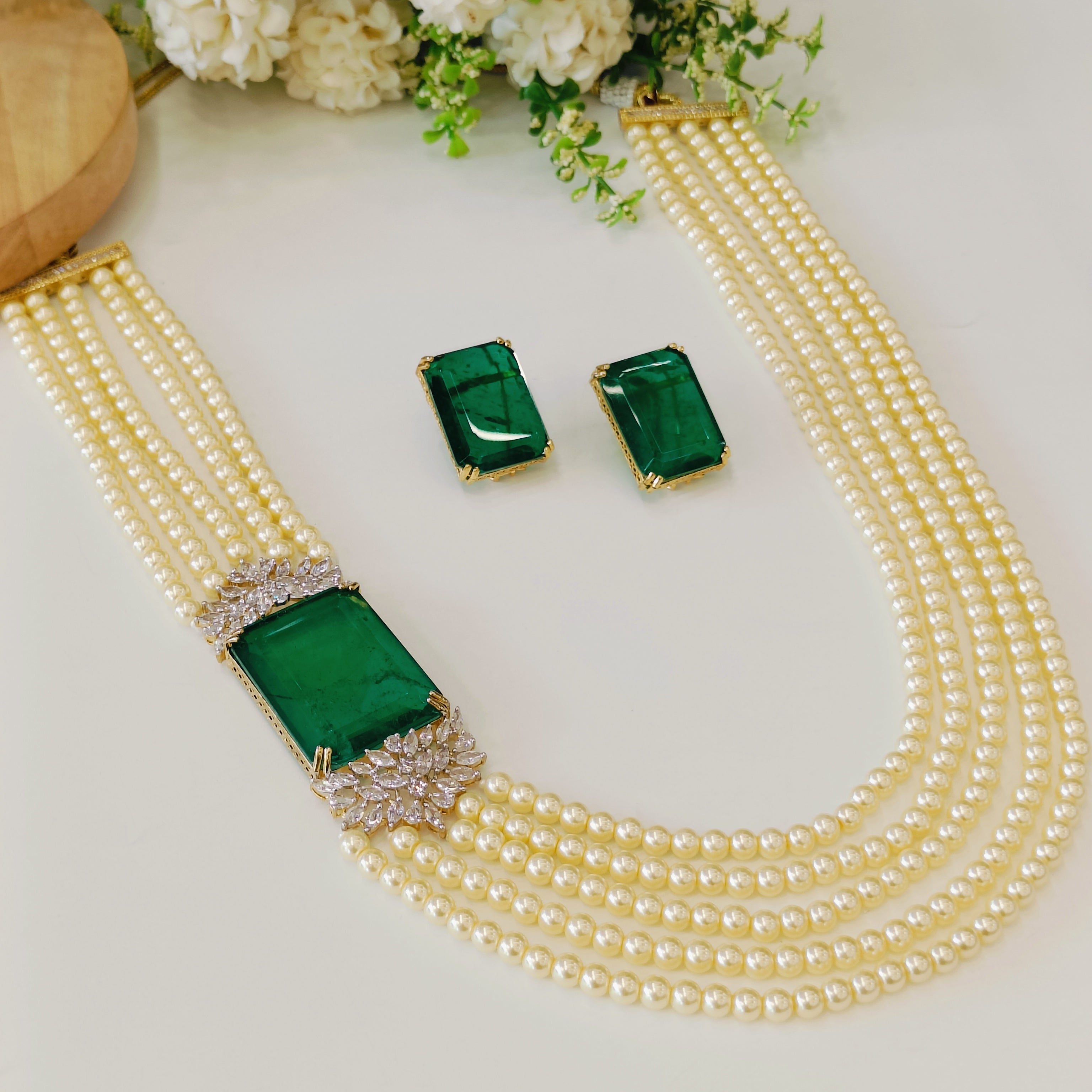 Nayaab Romy Pearl Neckpiece