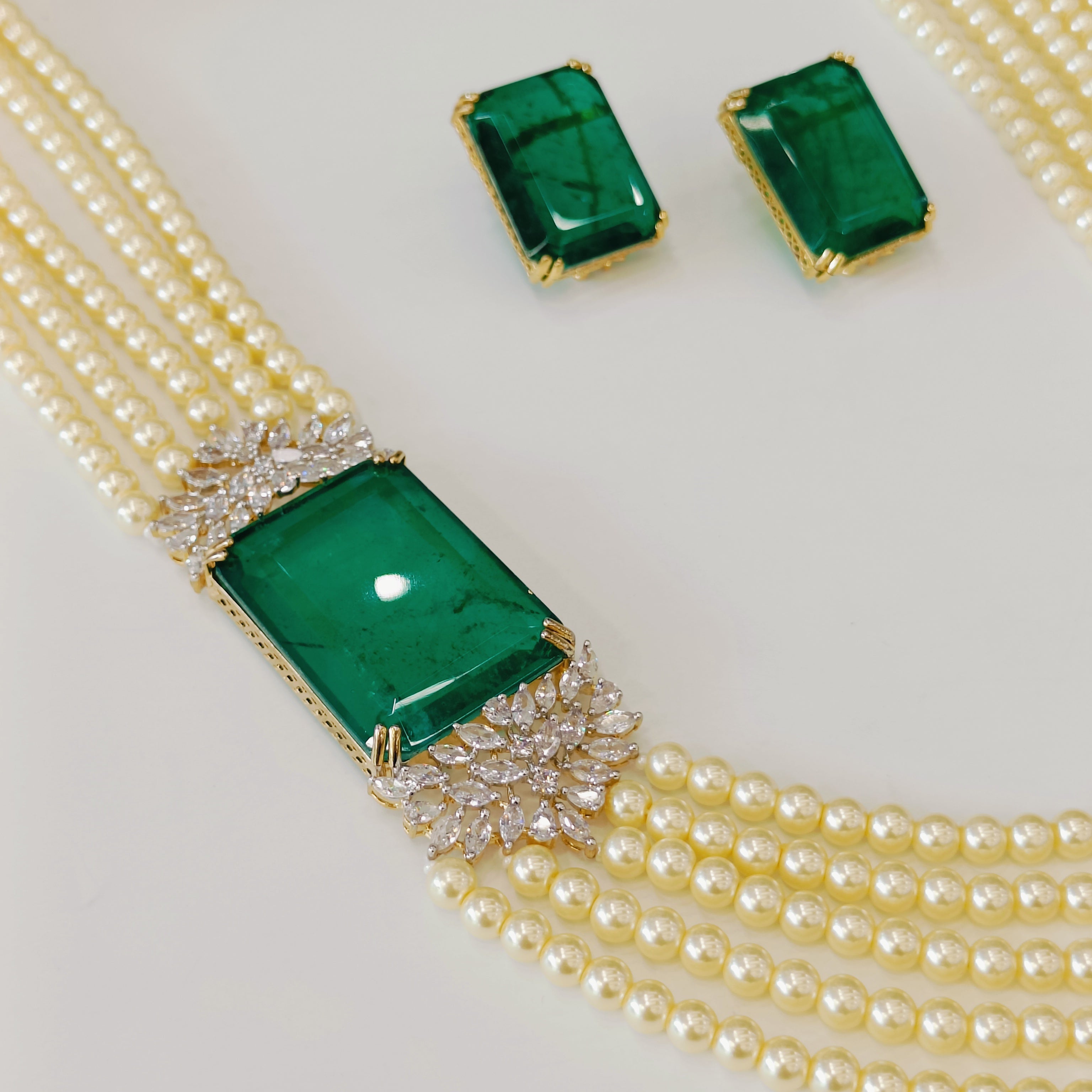 Nayaab Romy Pearl Neckpiece