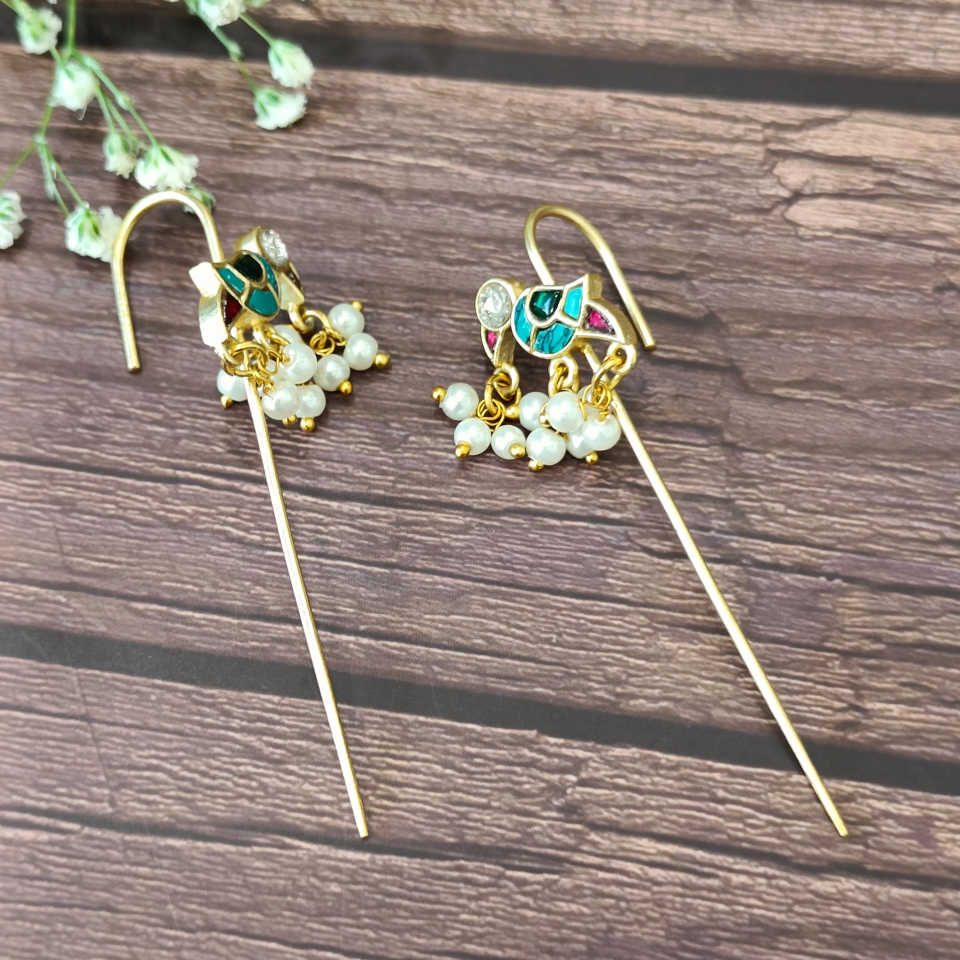 Nayaab Hiral Earcuff