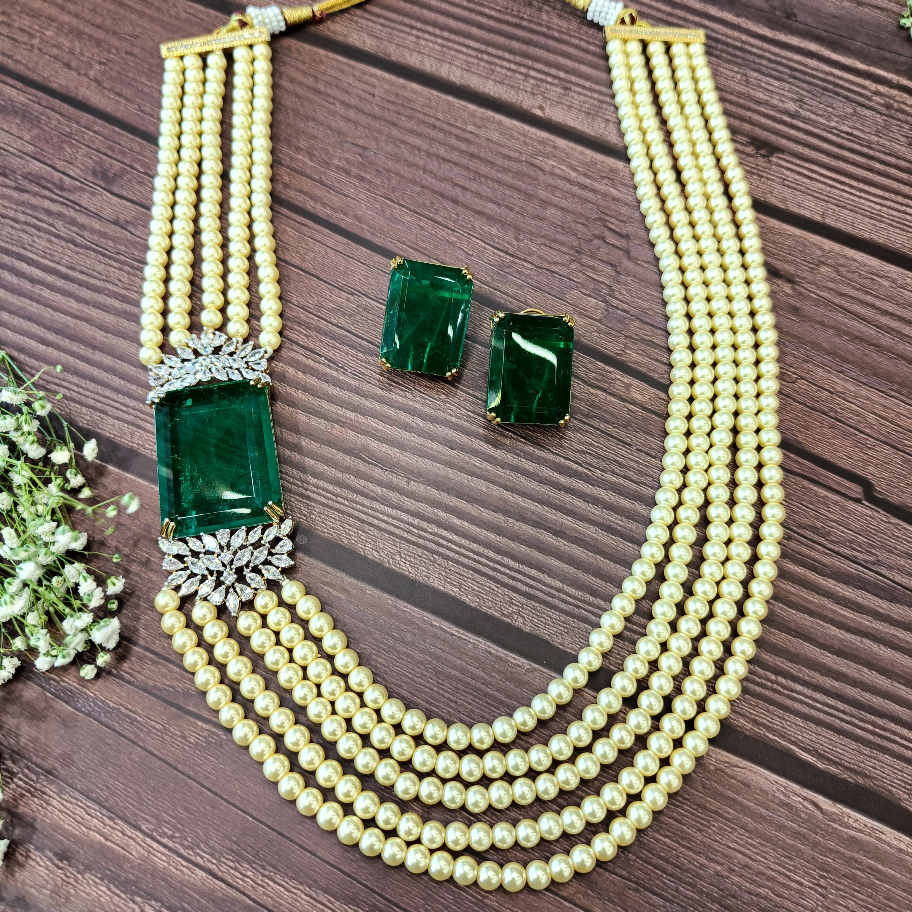 Nayaab Romy Pearl Neckpiece