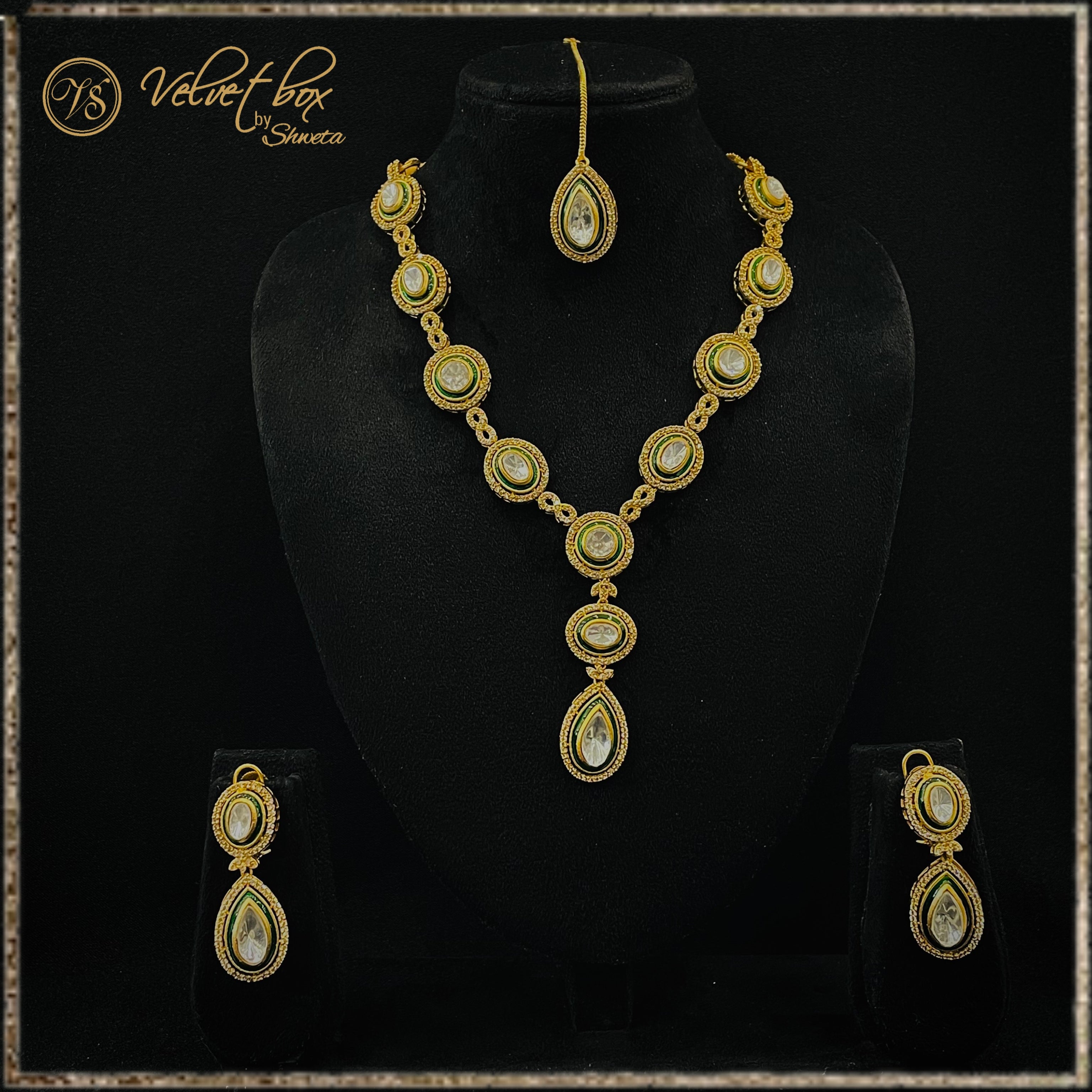 Nayaab Akira Neckpiece