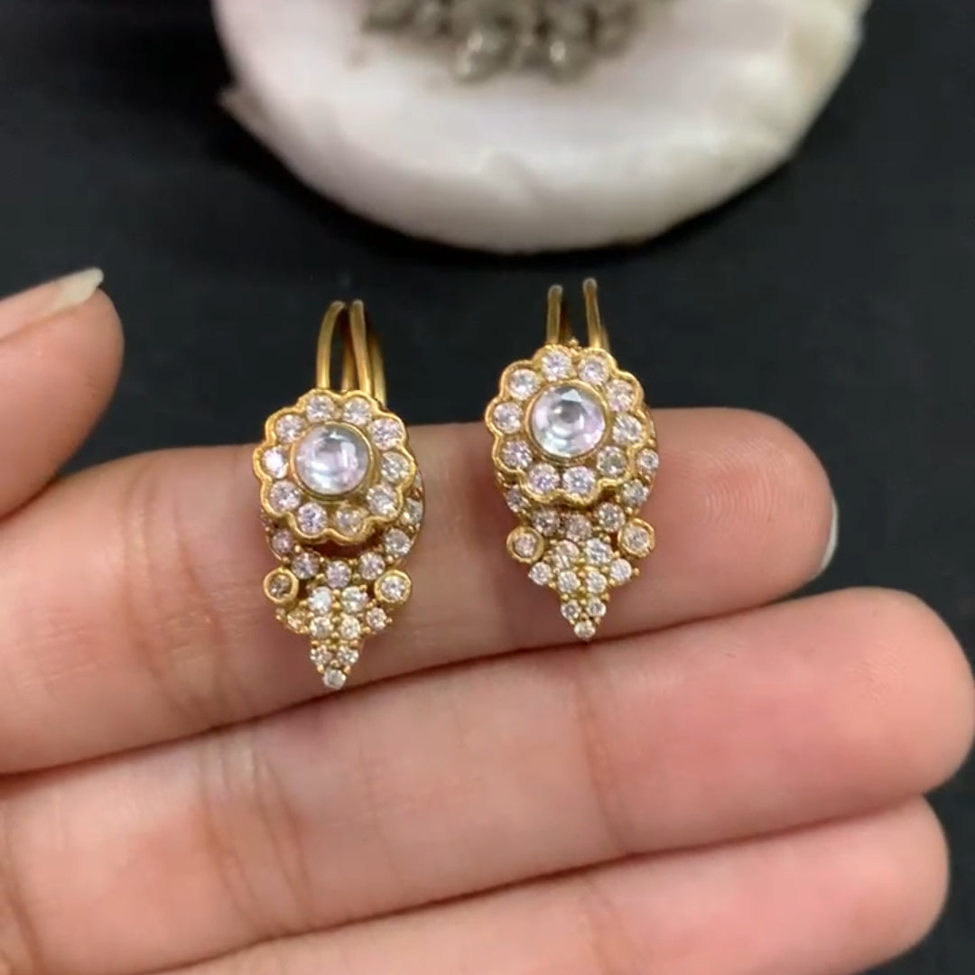 Nayaab anika earclip