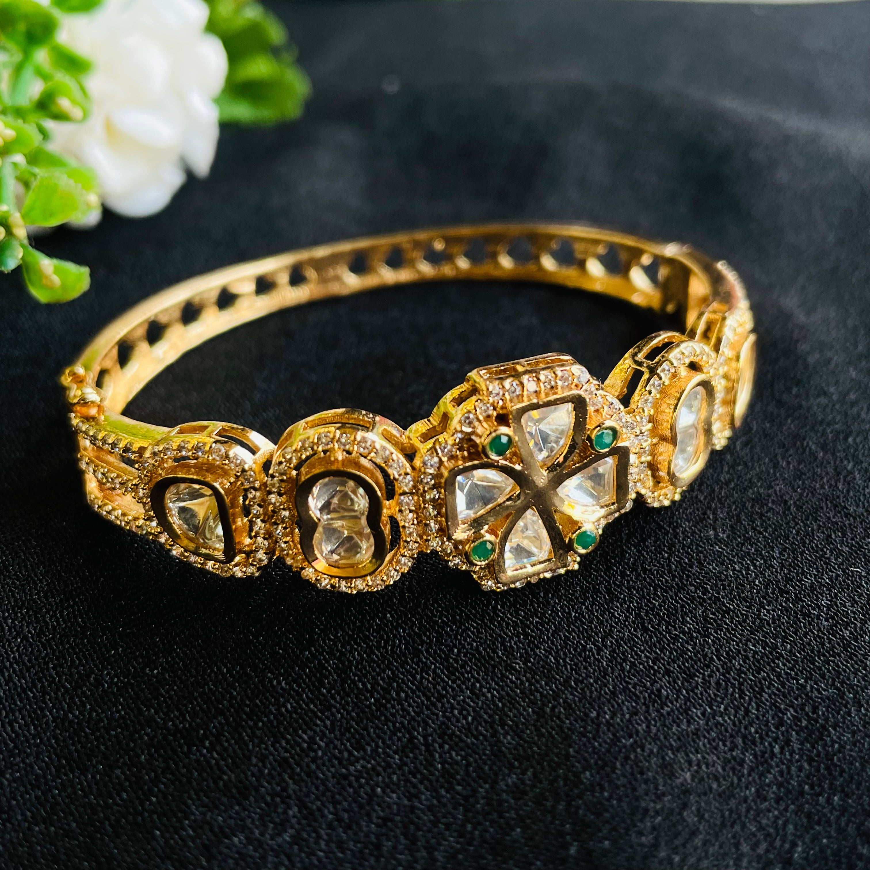 Nayaab brinda bracelet