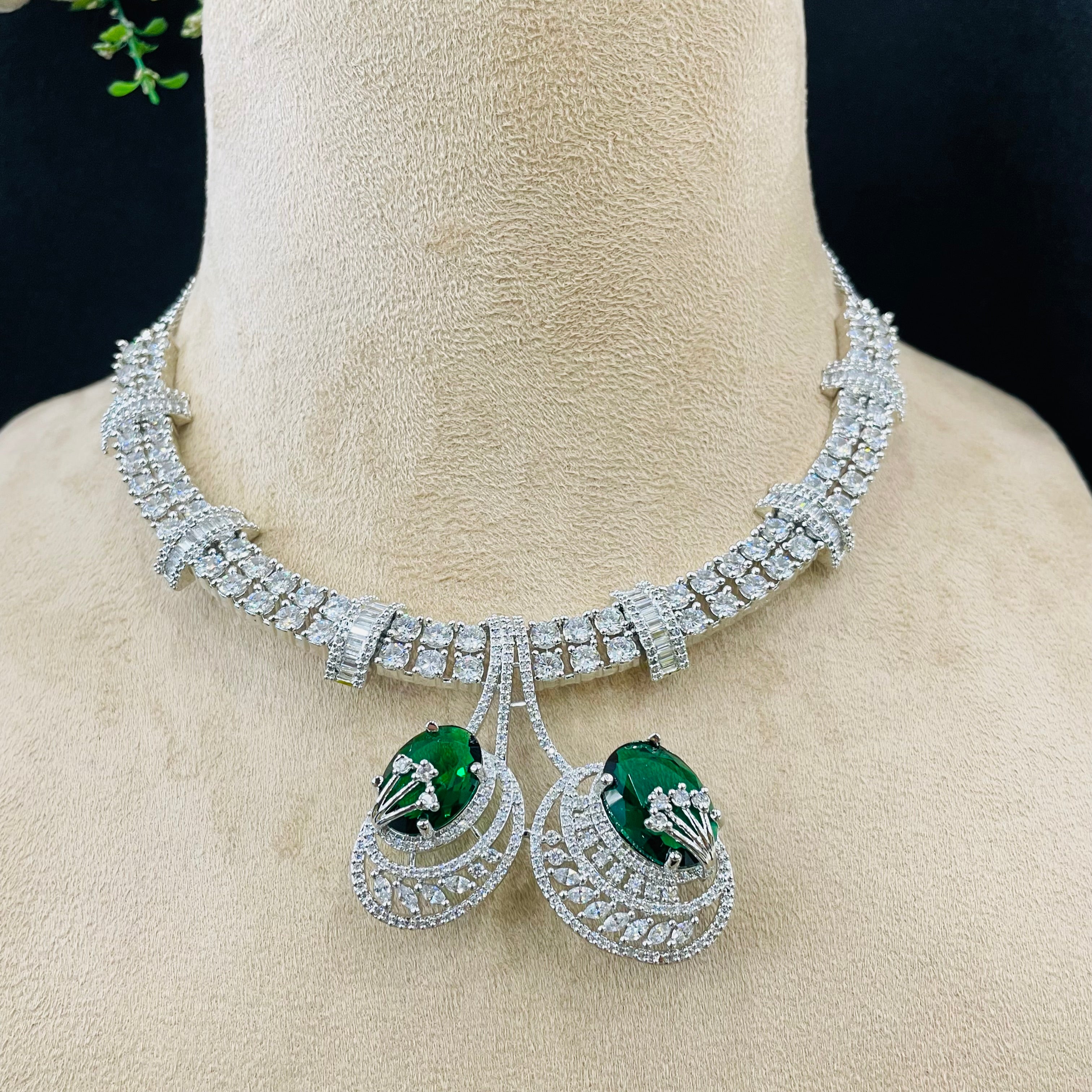 Ad Rhea neckpiece
