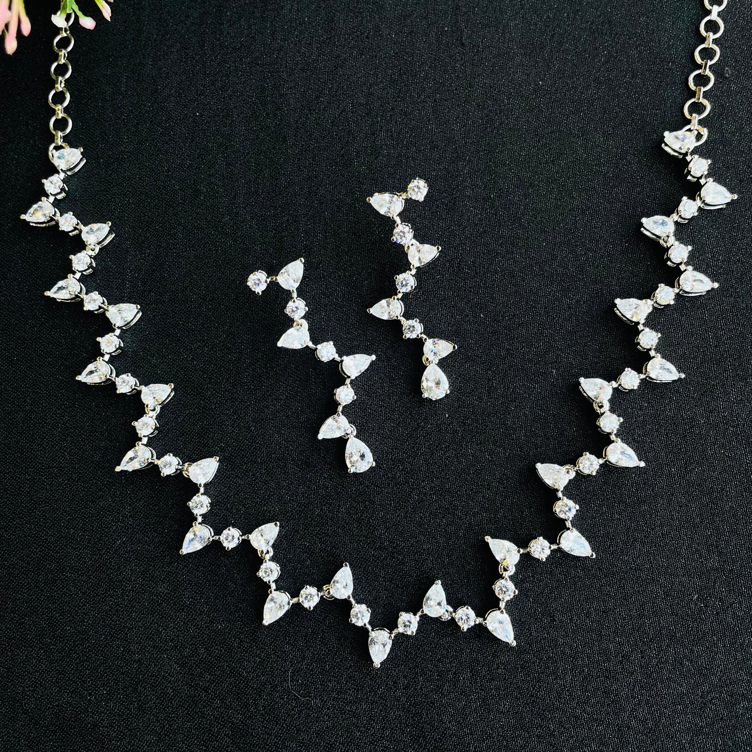 Ad Mariah Neckpiece