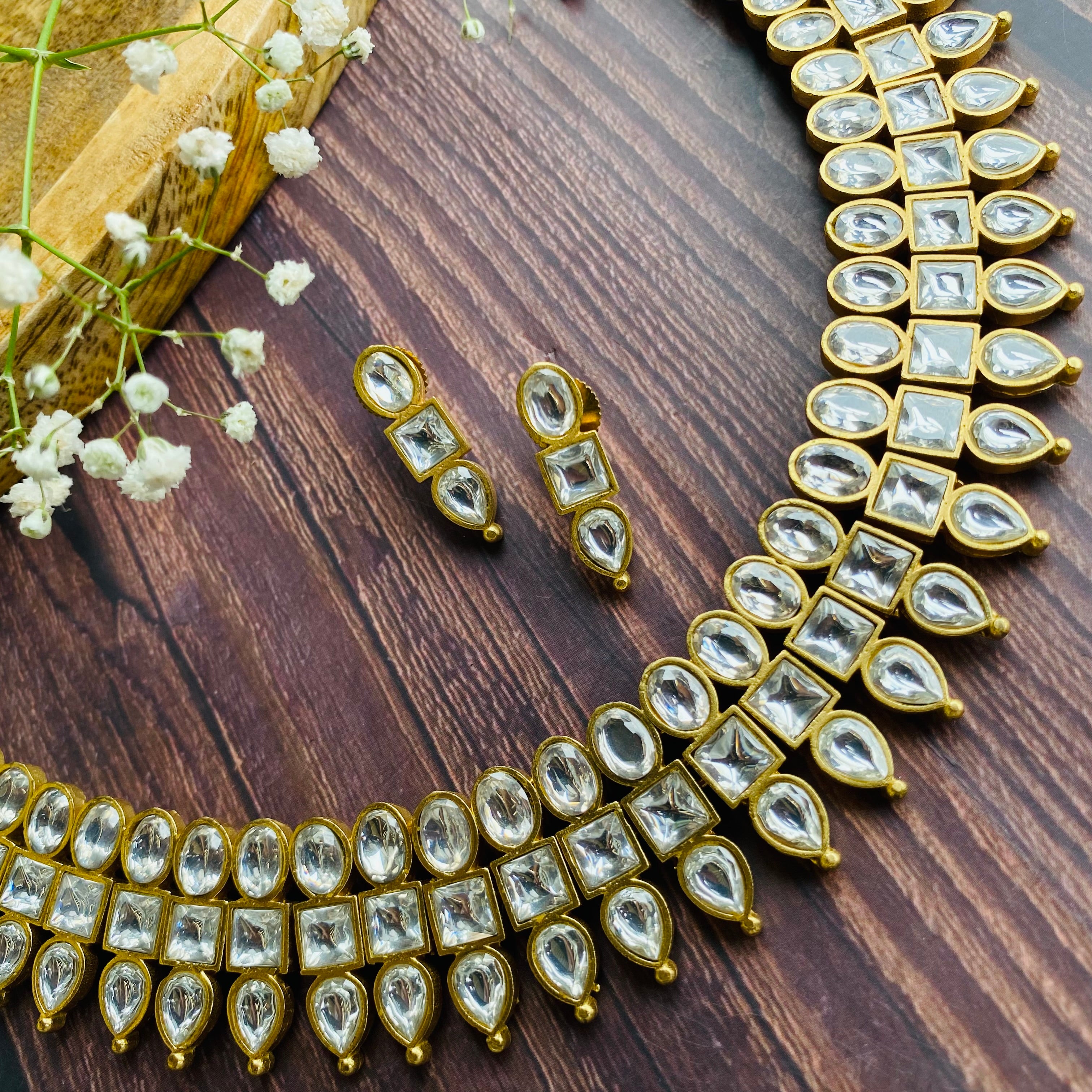 Nayaab Vamika Neckpiece