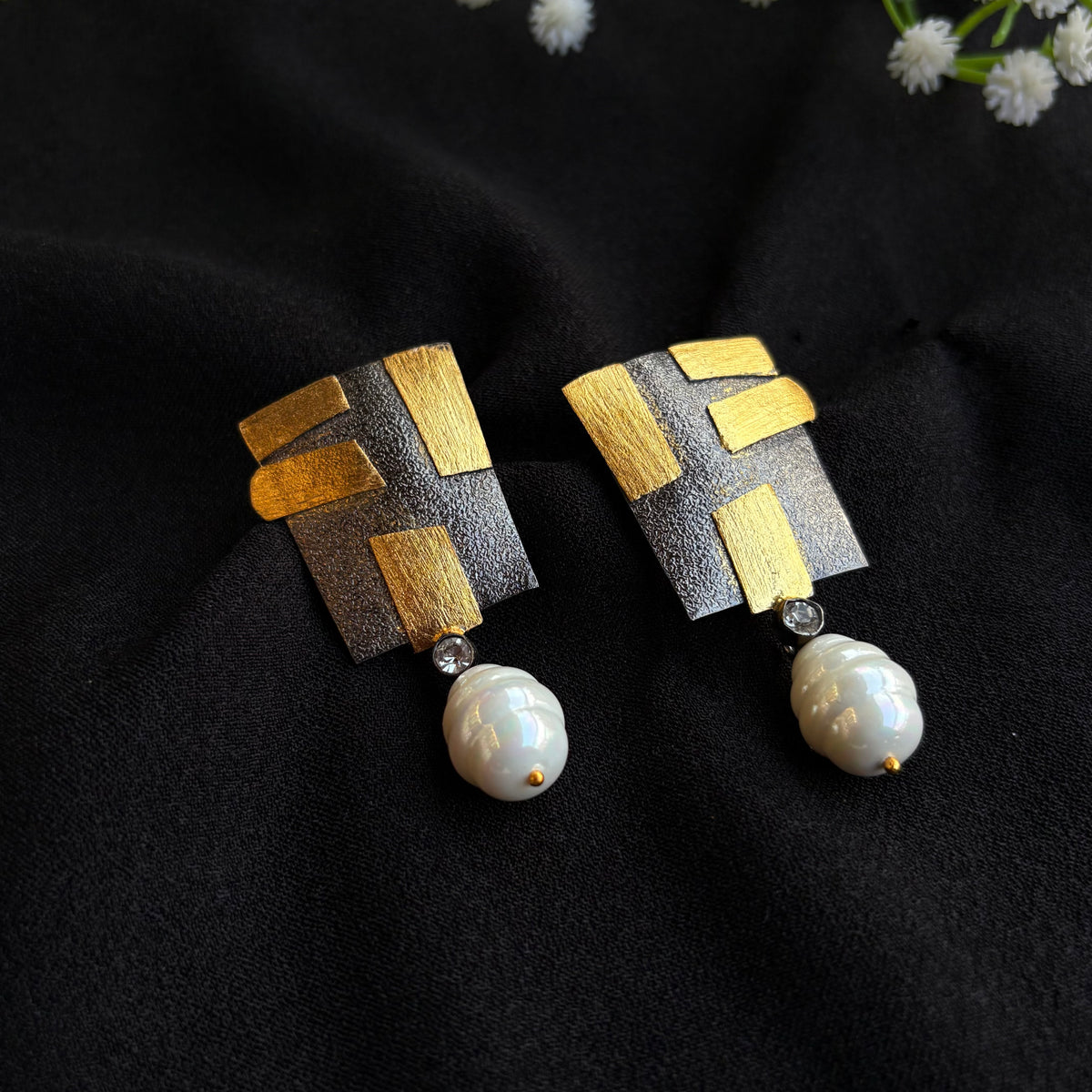 Vyanika Pearl Earrings