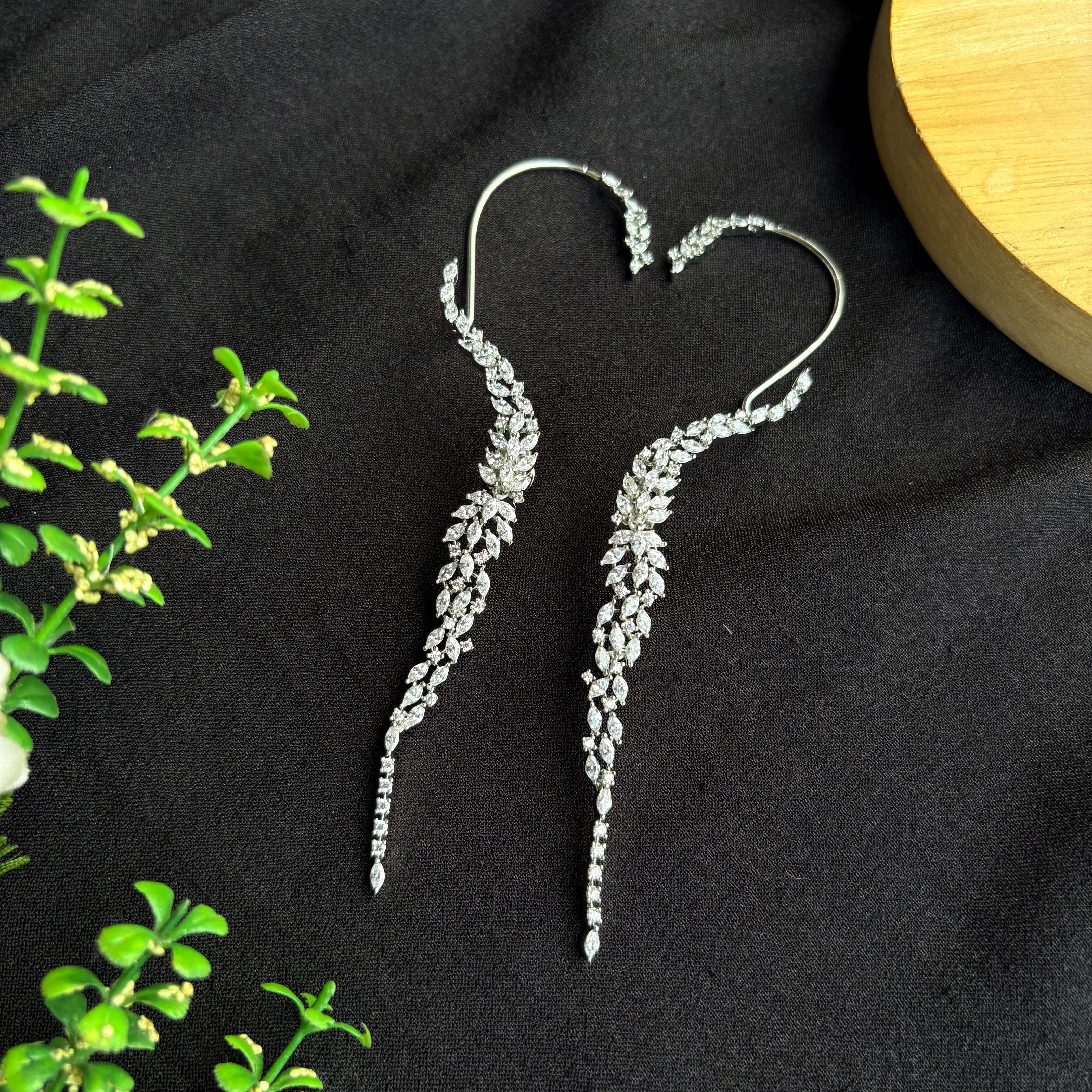 Ad Kiara Ear Cuff