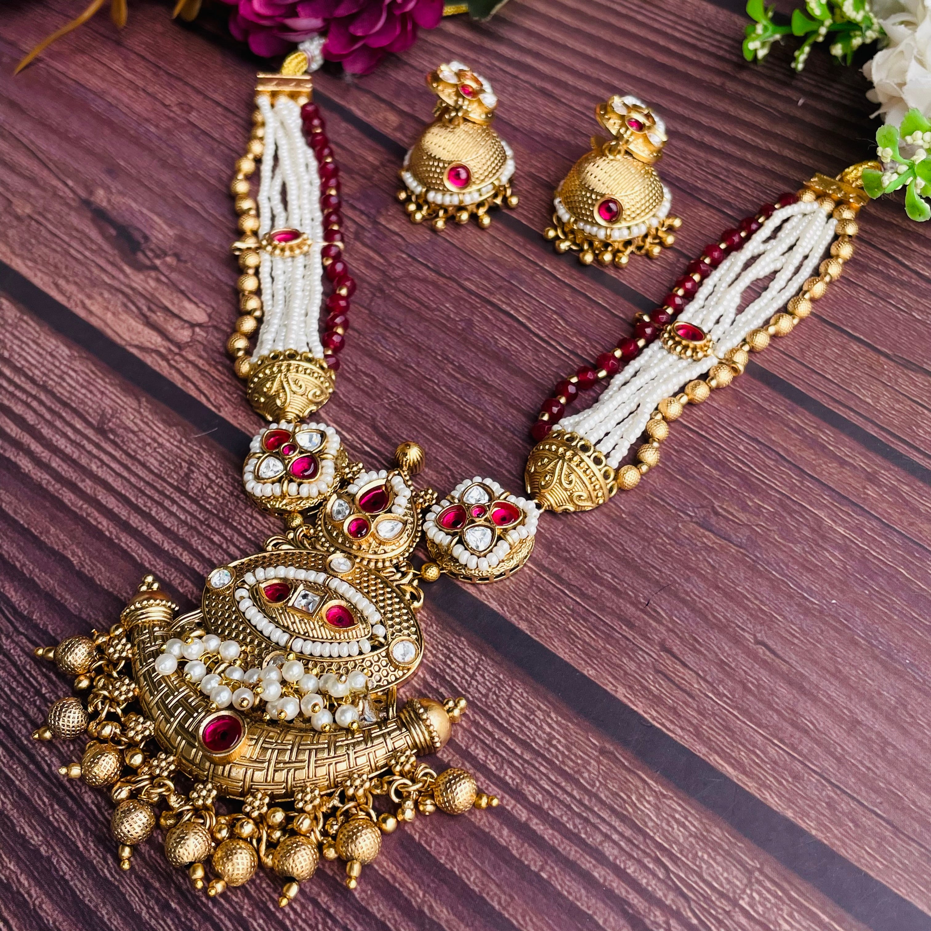 Nayaab Nura Neckpiece