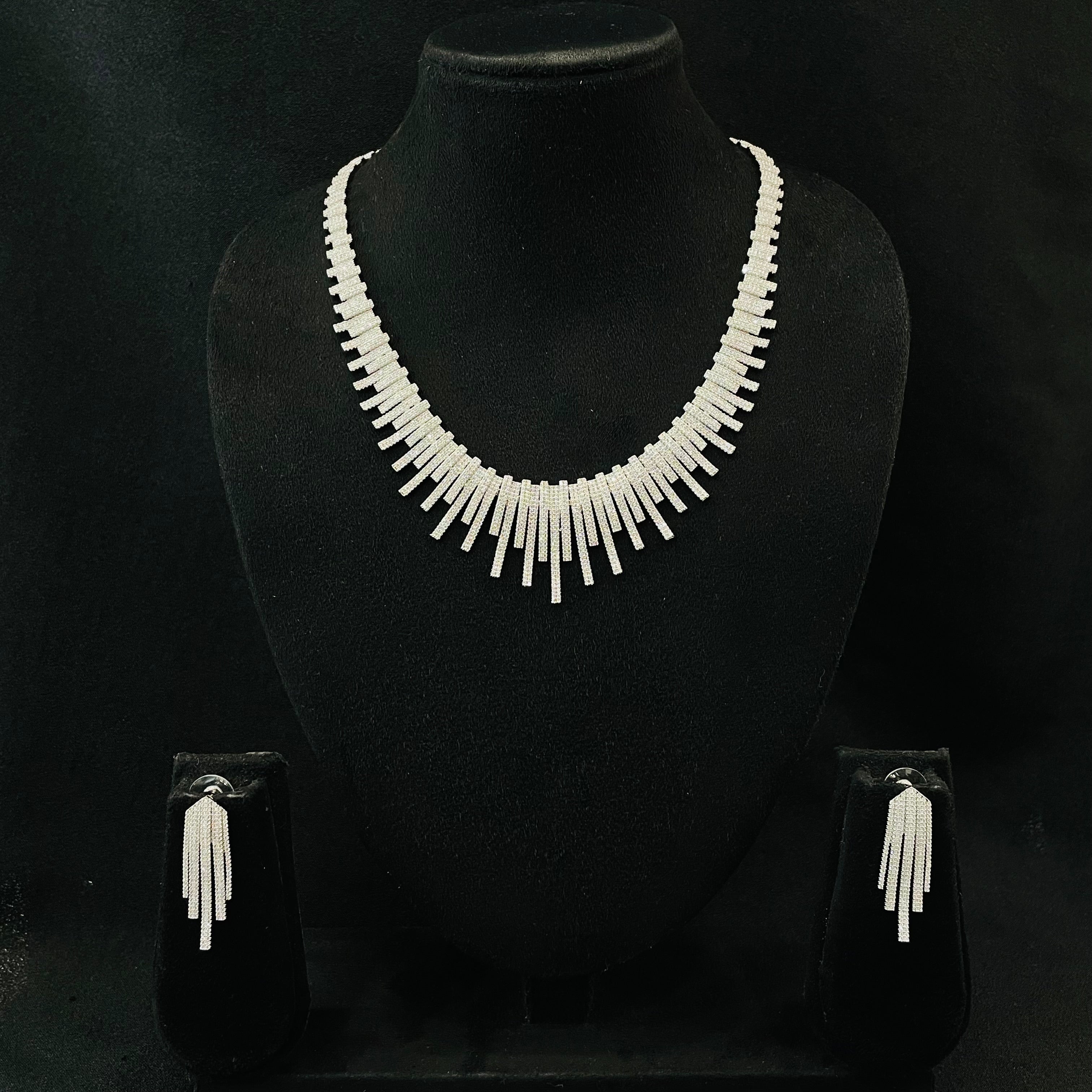 Ad avery neckpiece