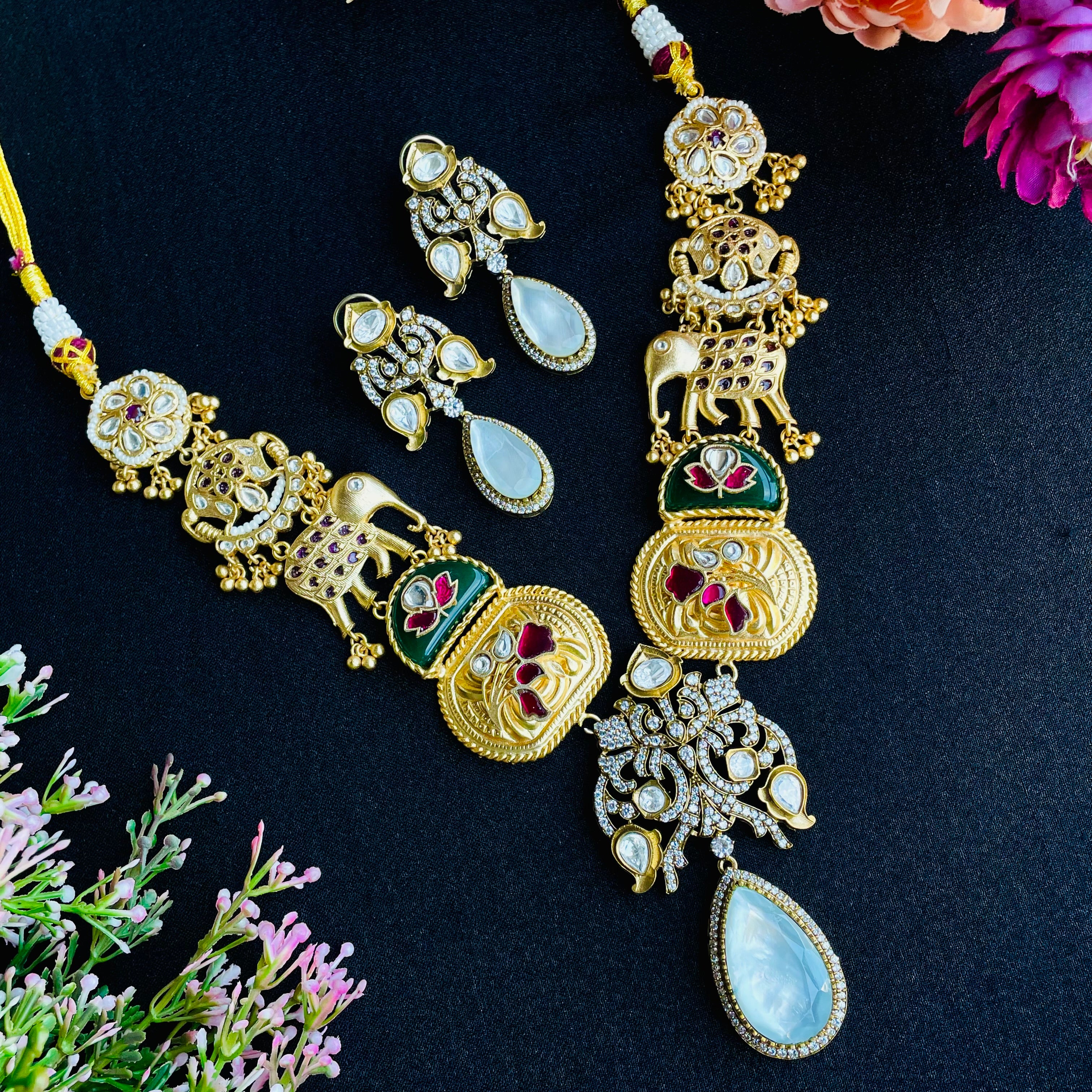 Nayaab bindu neckpiece