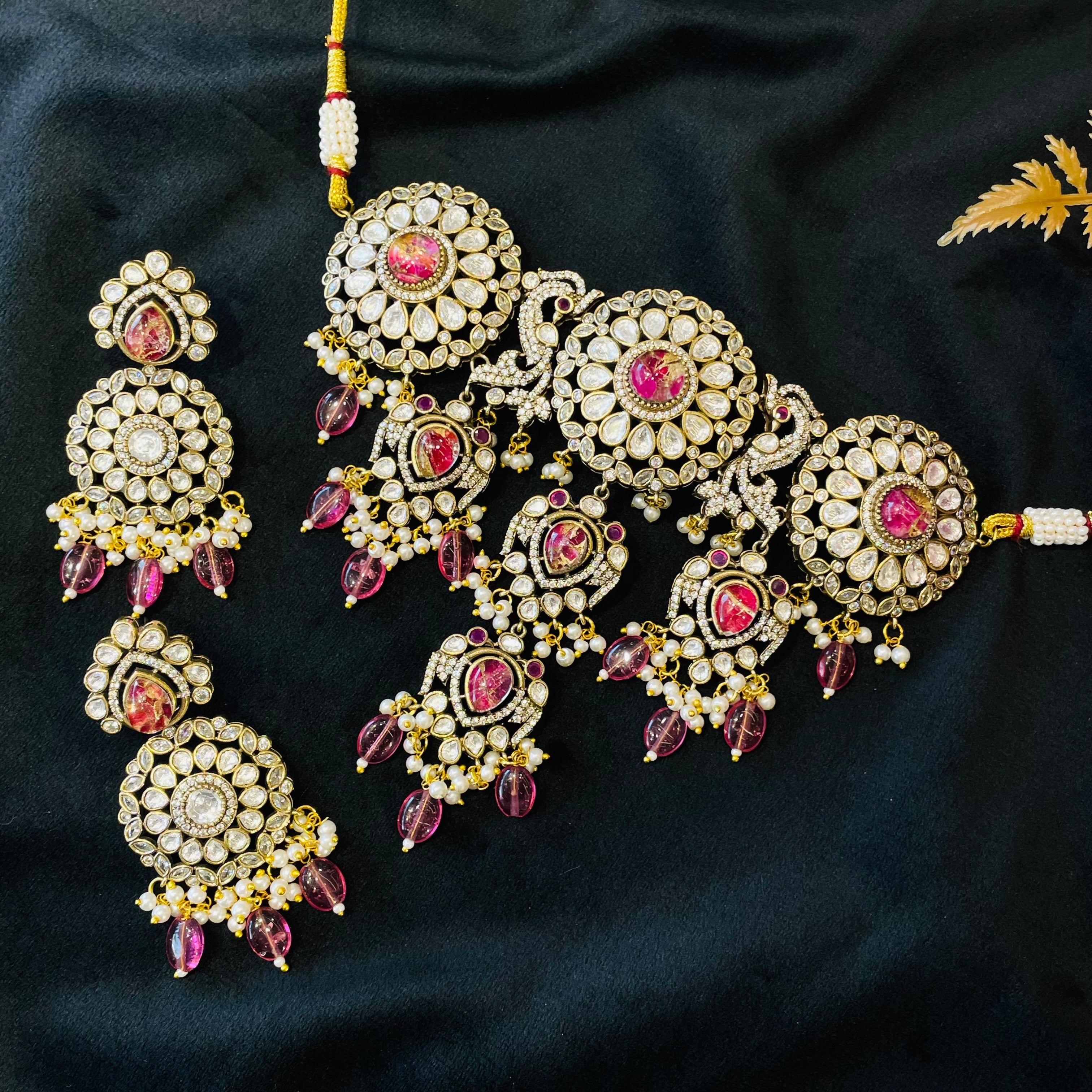 Nayaab Roohi Choker