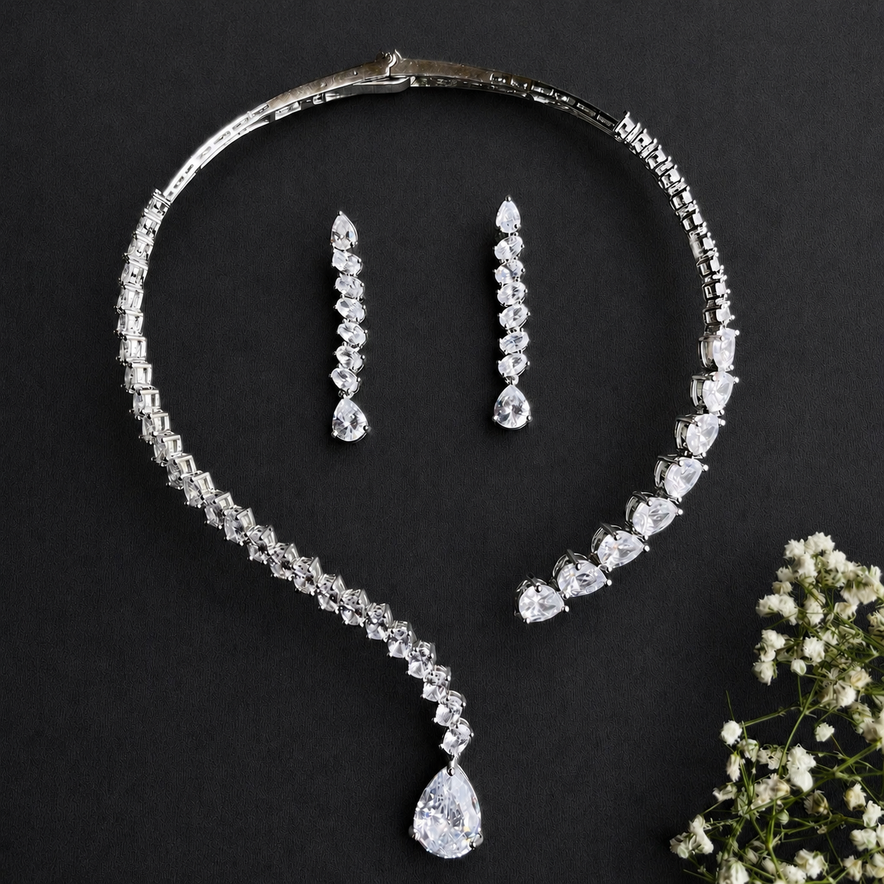 Ad Zoya Hasli neckpiece