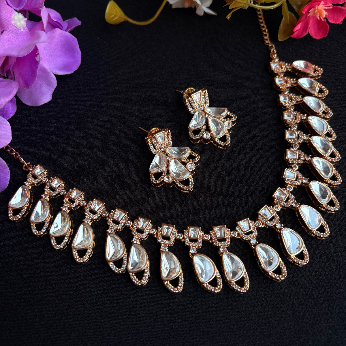 Inaya Neckpiece