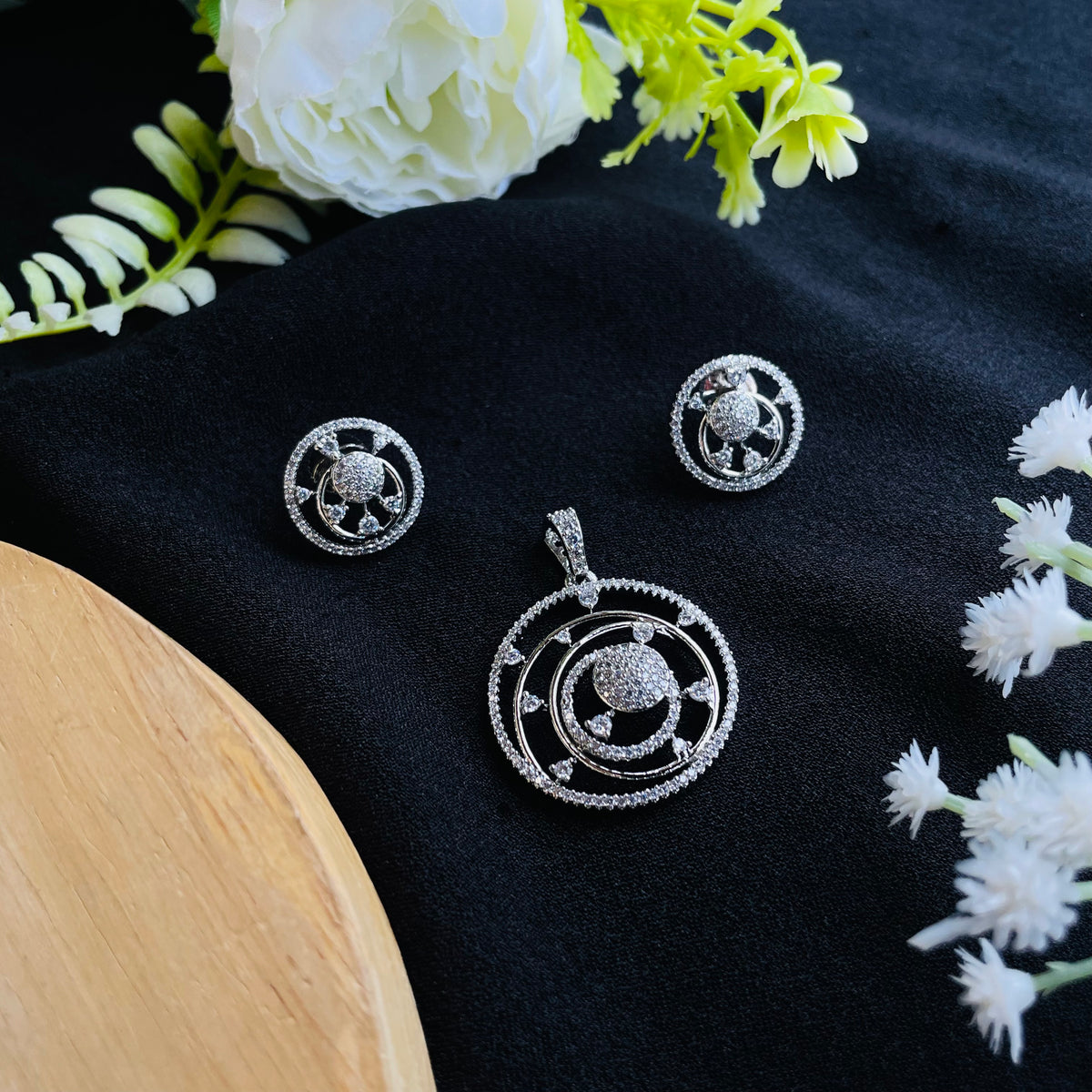Chandrika Pendant Set