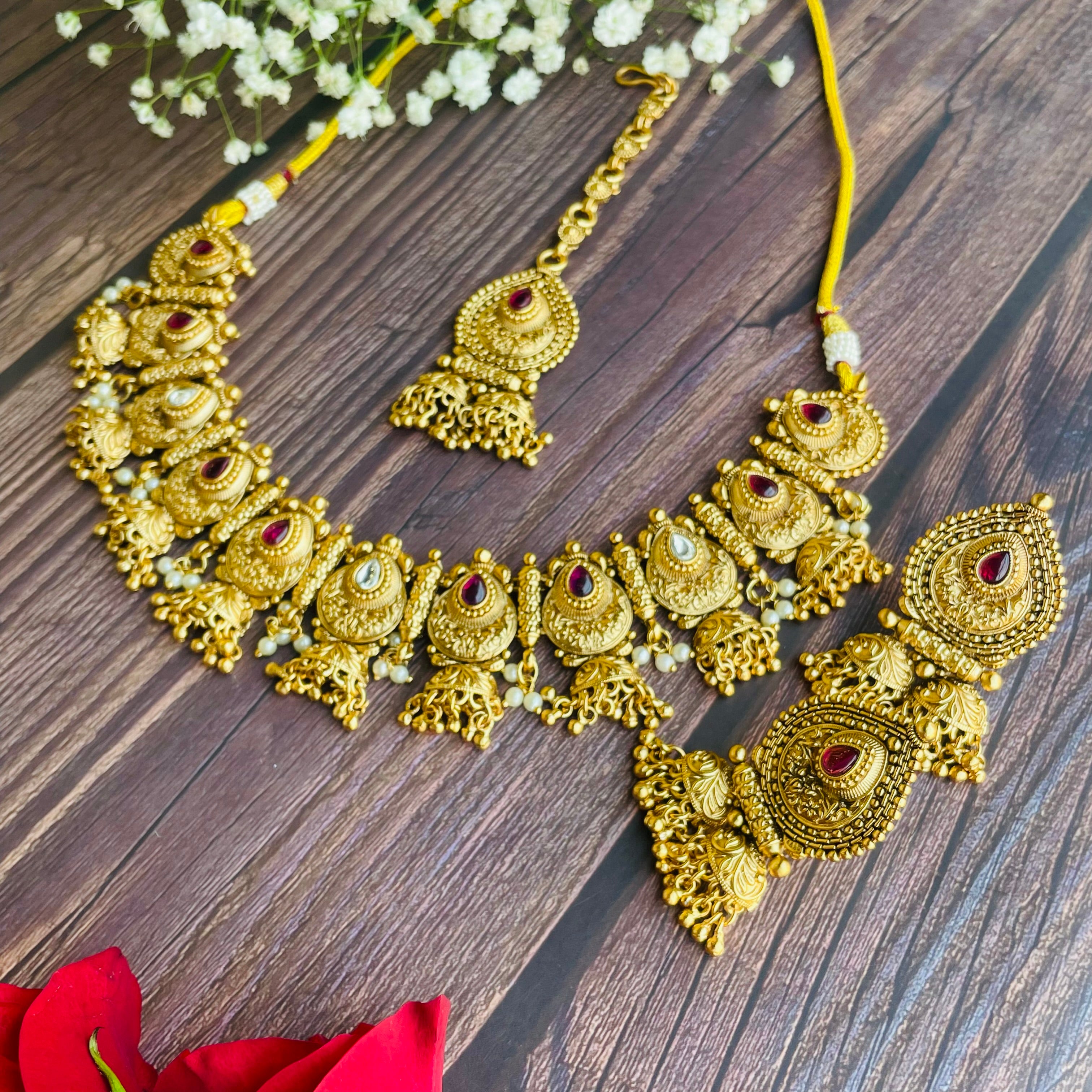 Nayaab Shraddha Neckpiece