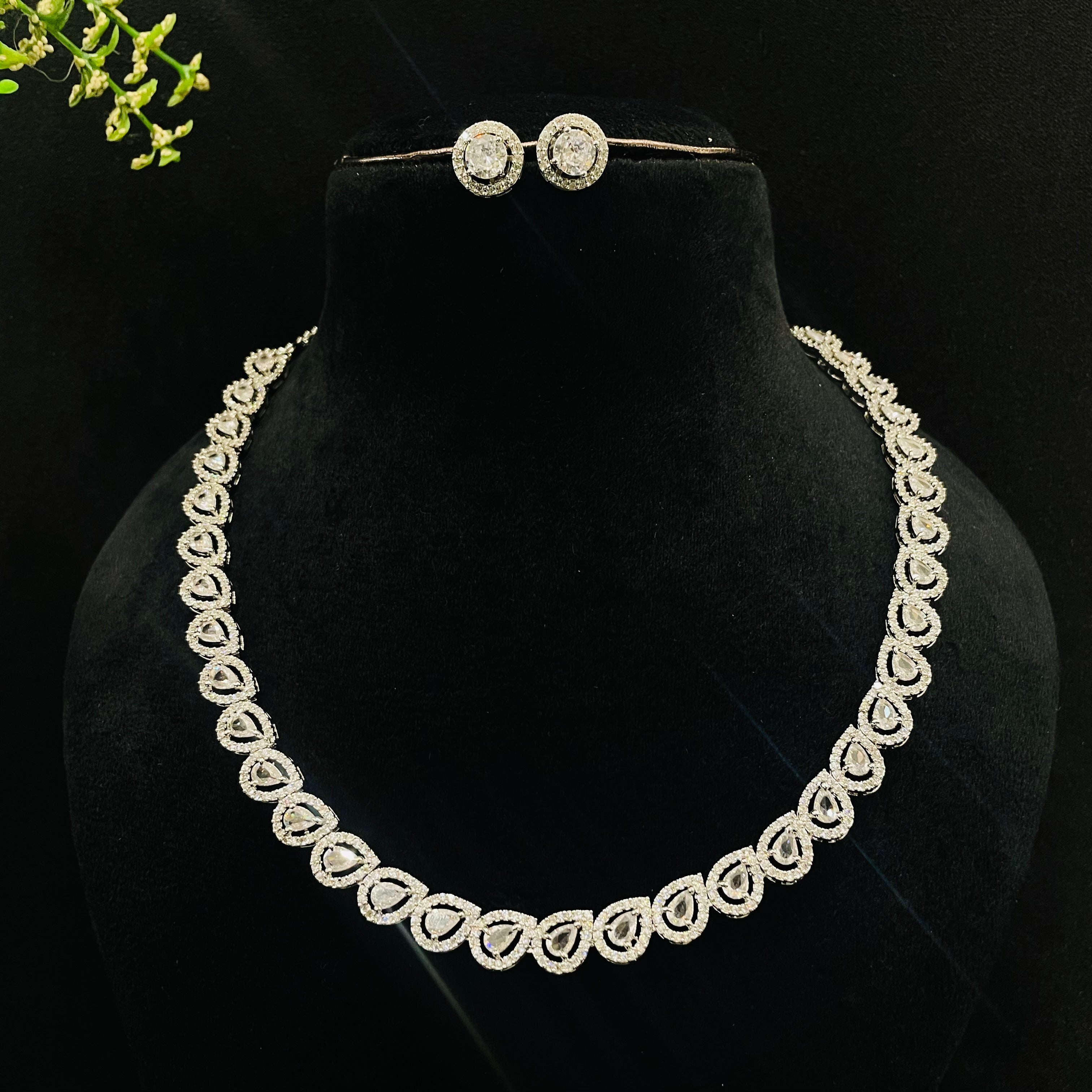 Ad Devika neckpiece