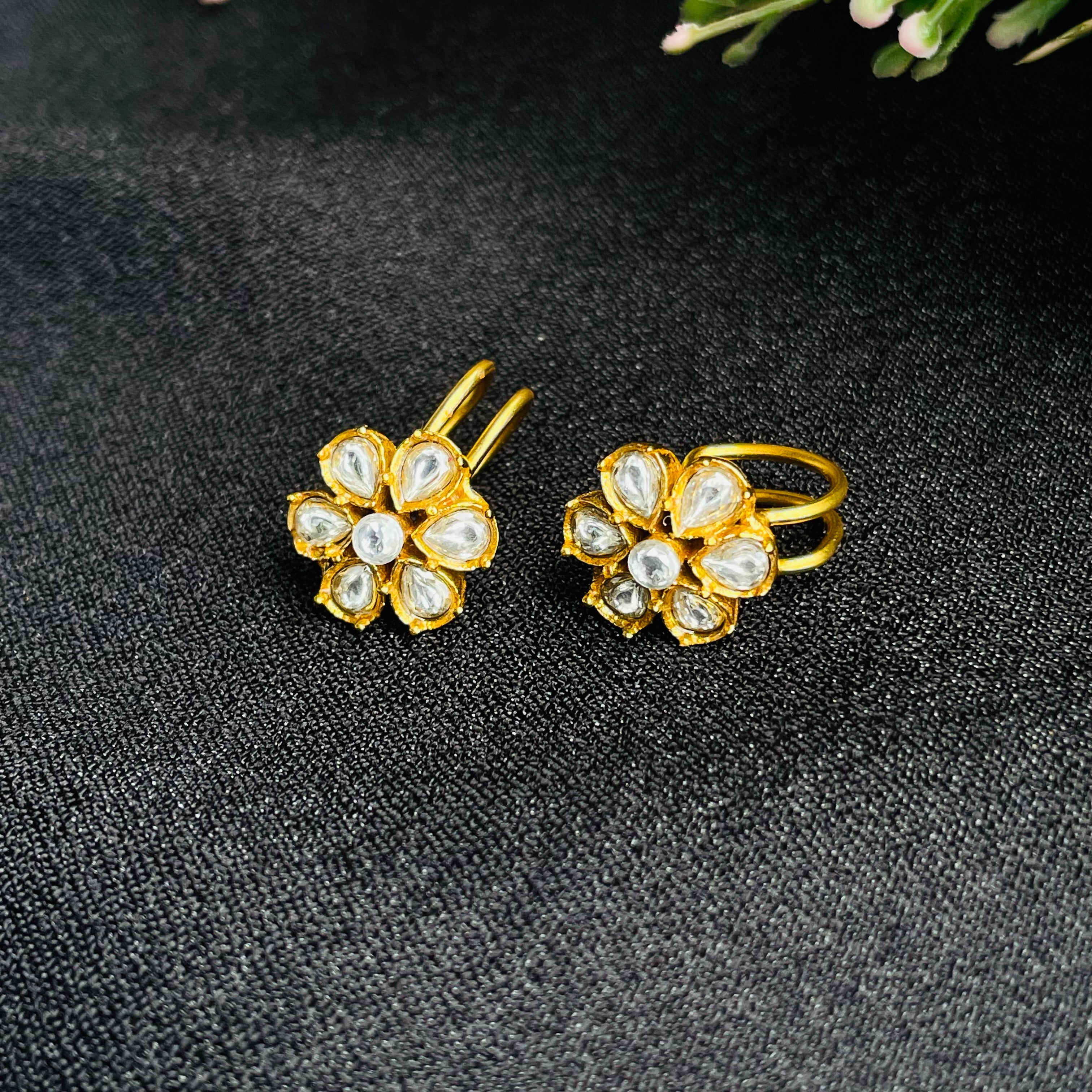 Nayaab Flower Polki Earclip