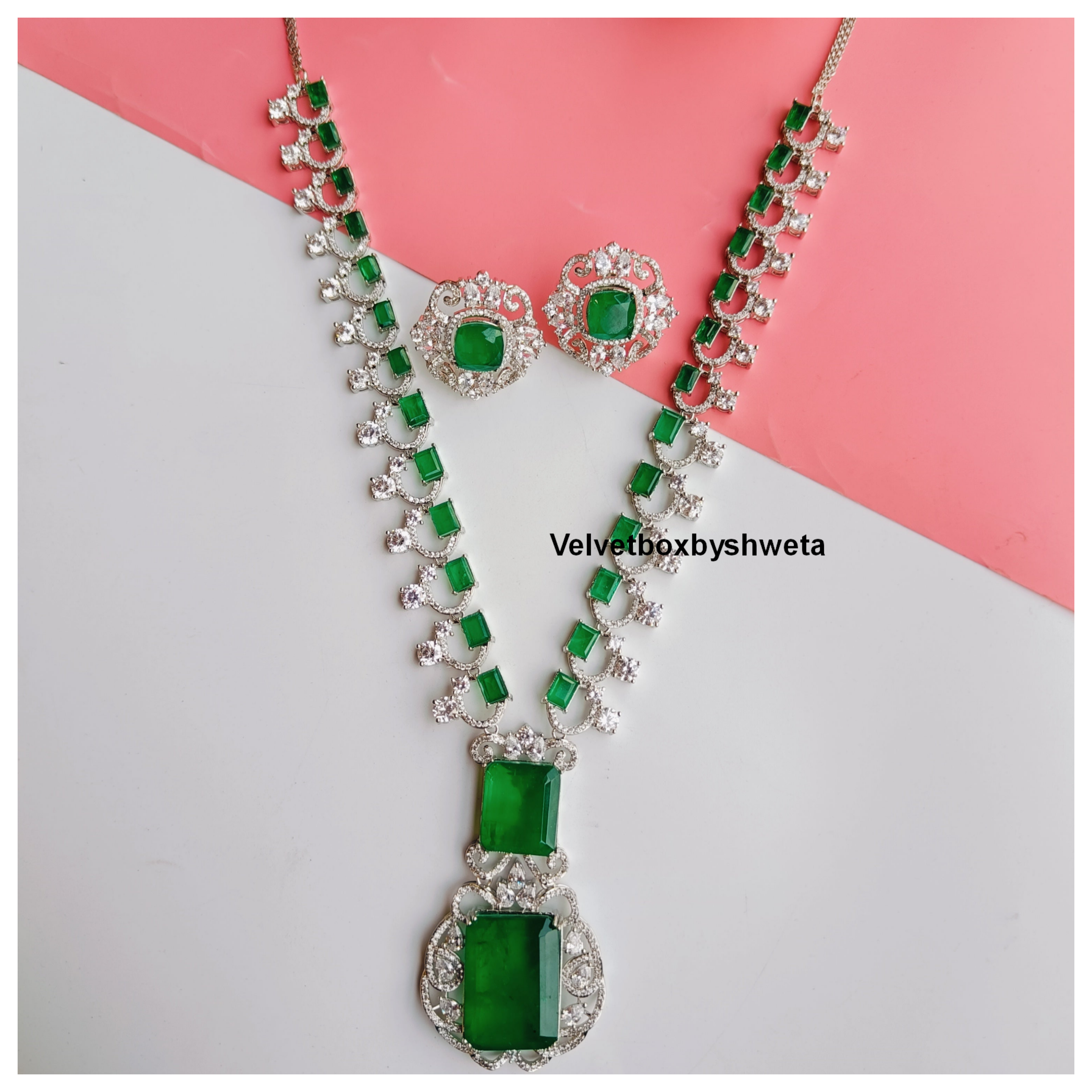 Neeta Neckpiece set with small doublet centre piece