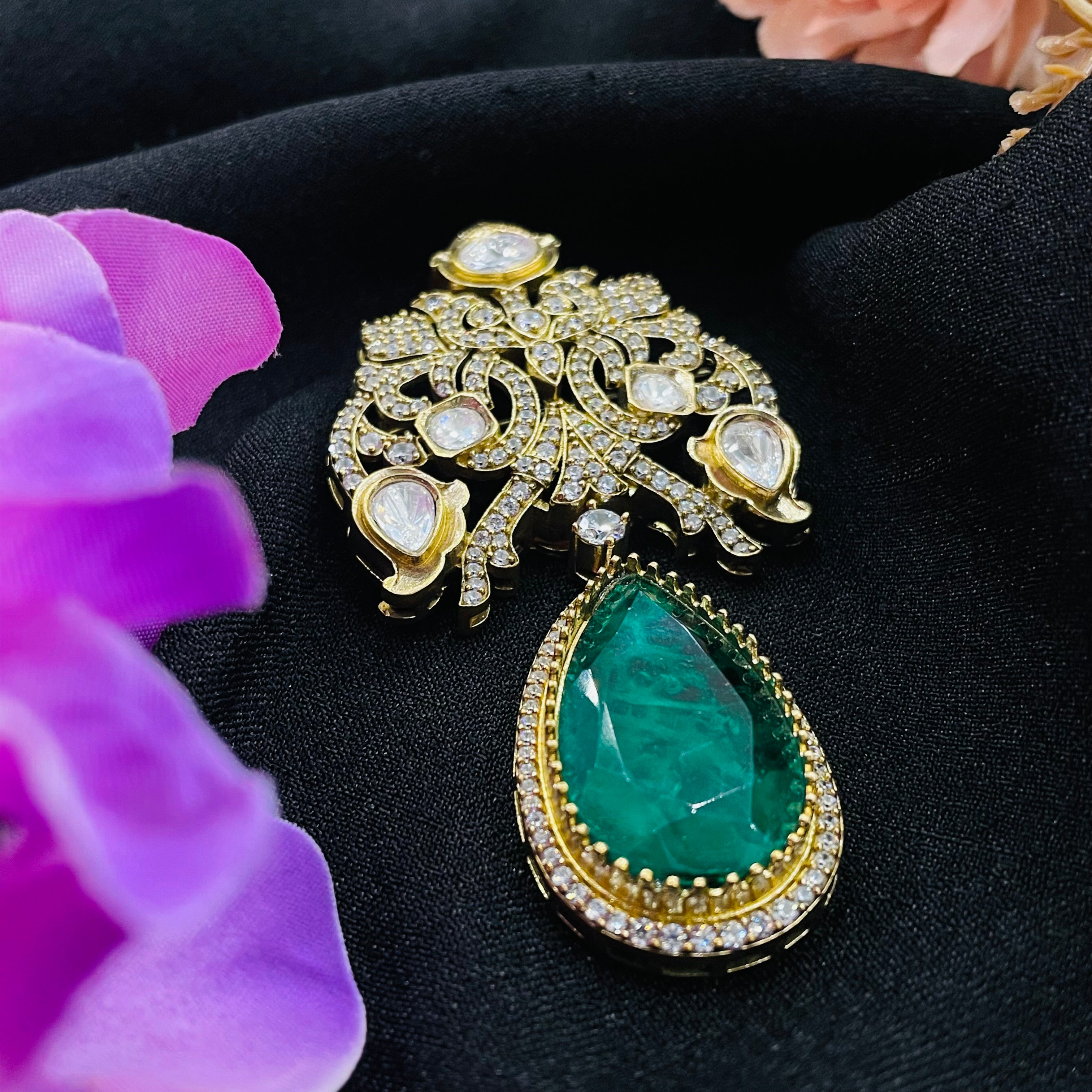 Nayaab Ruhi brooch