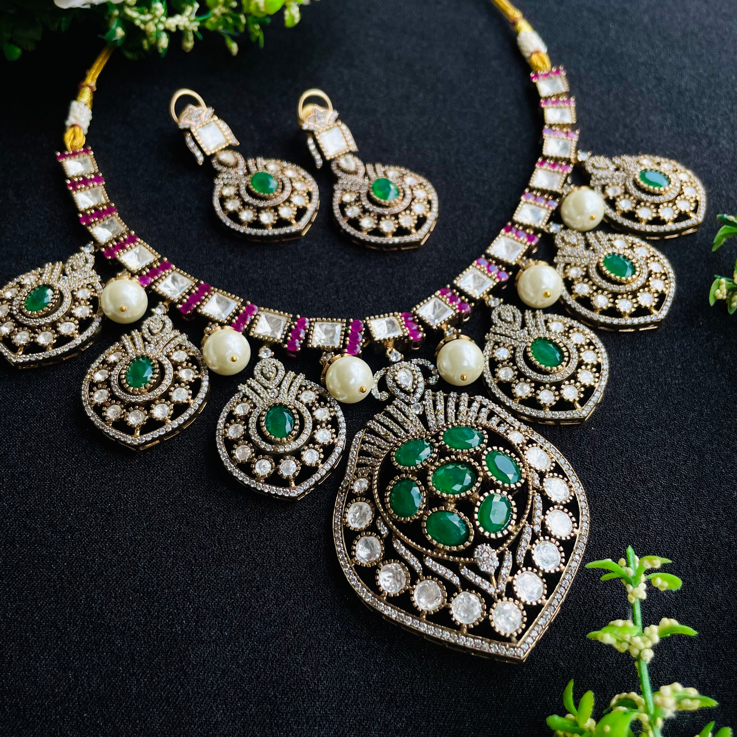 Nayaab Ramya Neckpiece