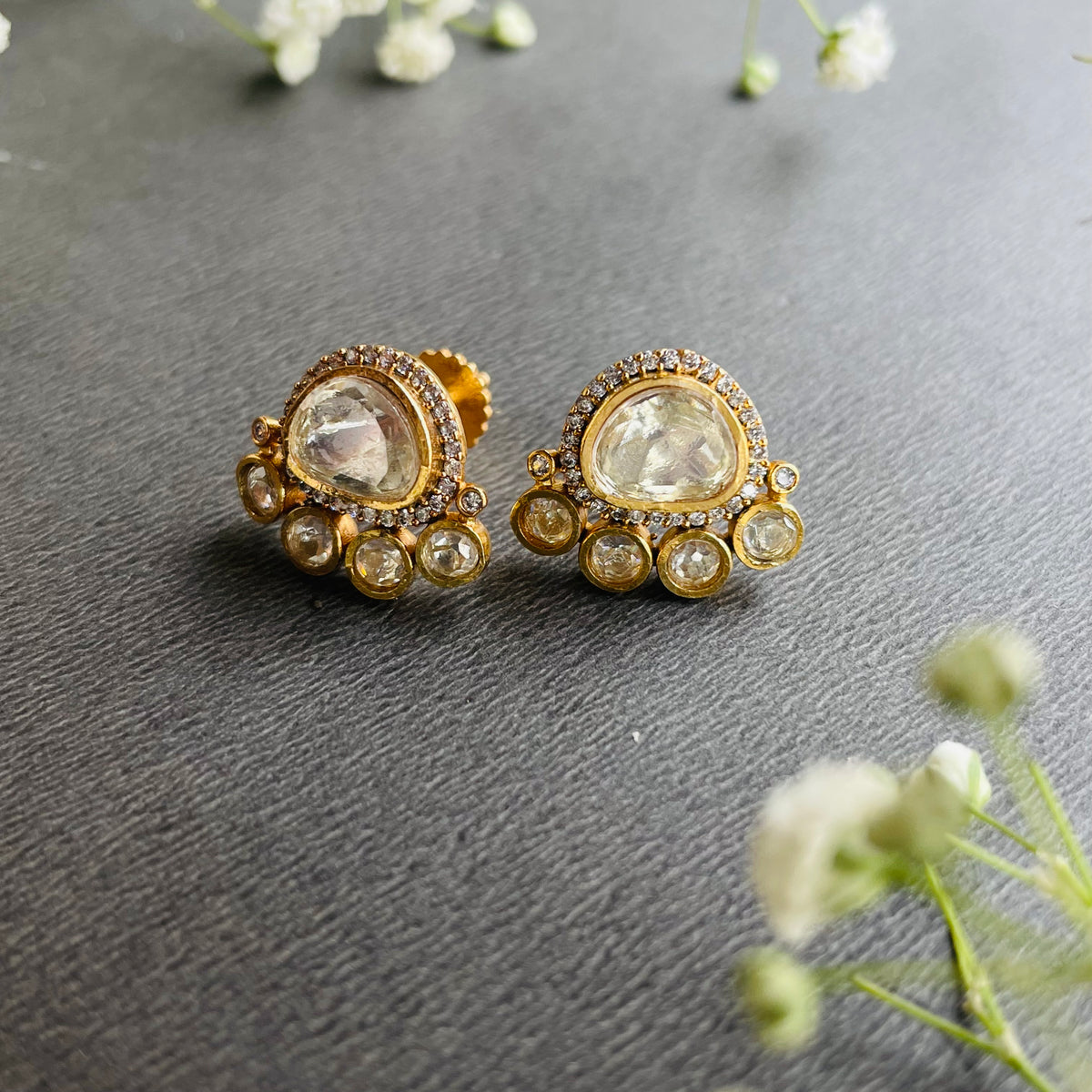 Nayaab Shreya pendant set