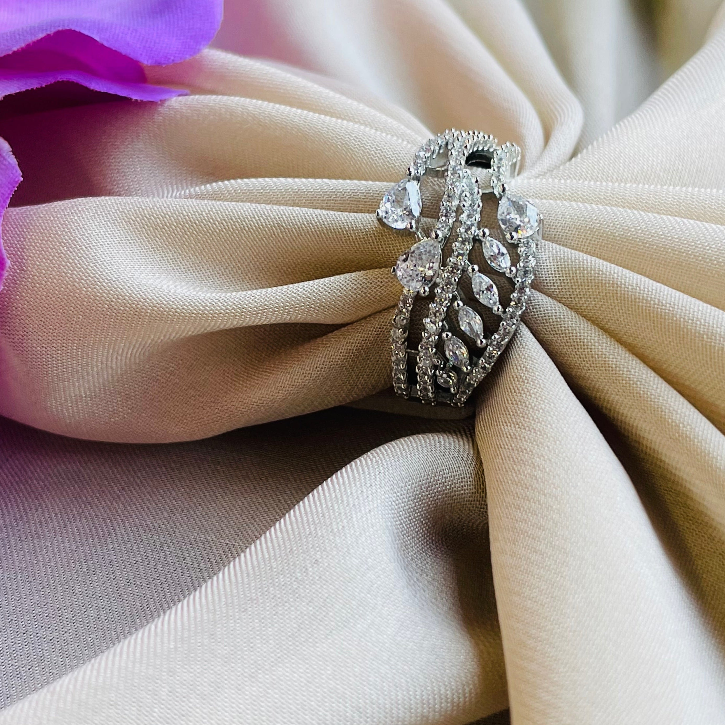 Ad Willa  ring adjustable