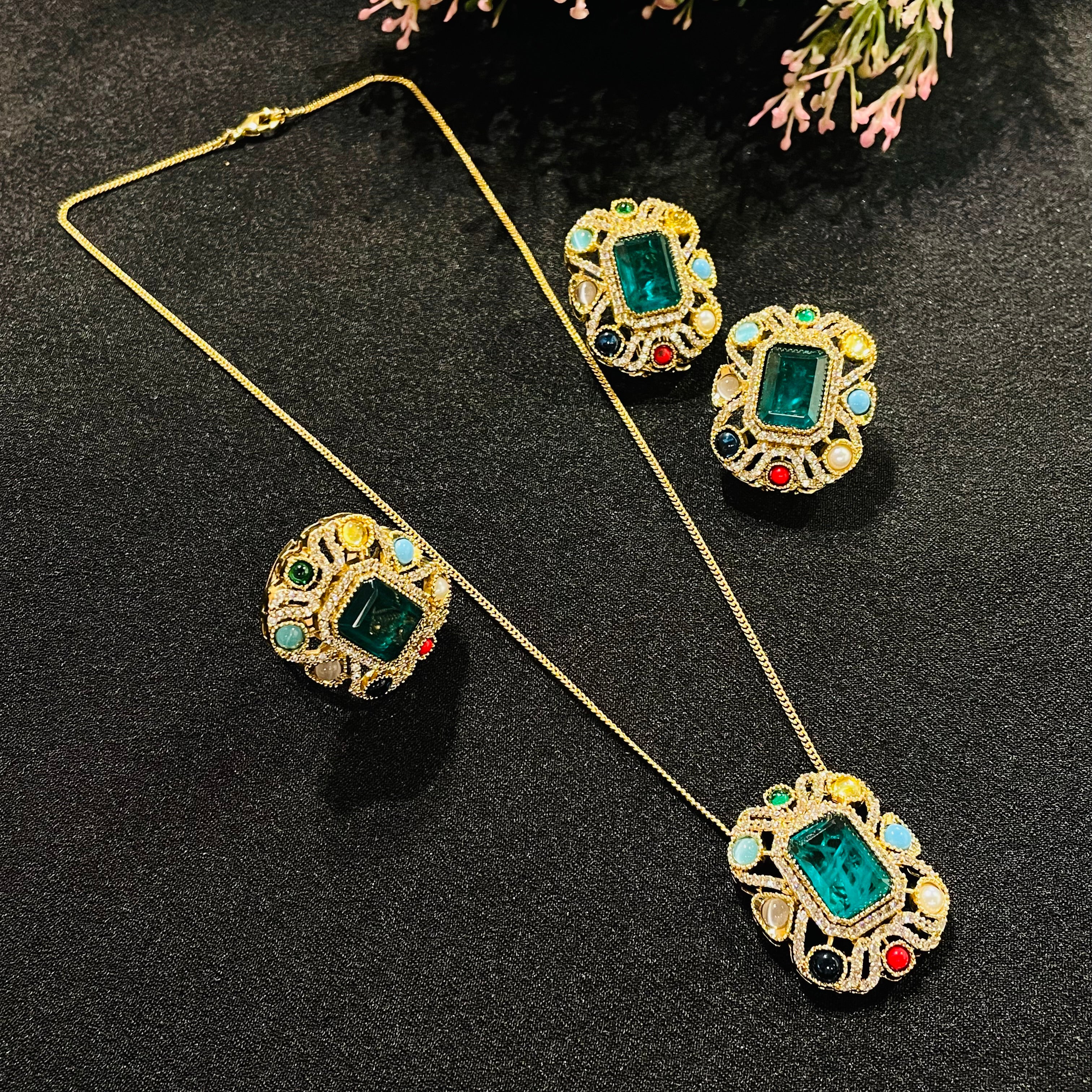 Nayaab millie Pendant set with free ring