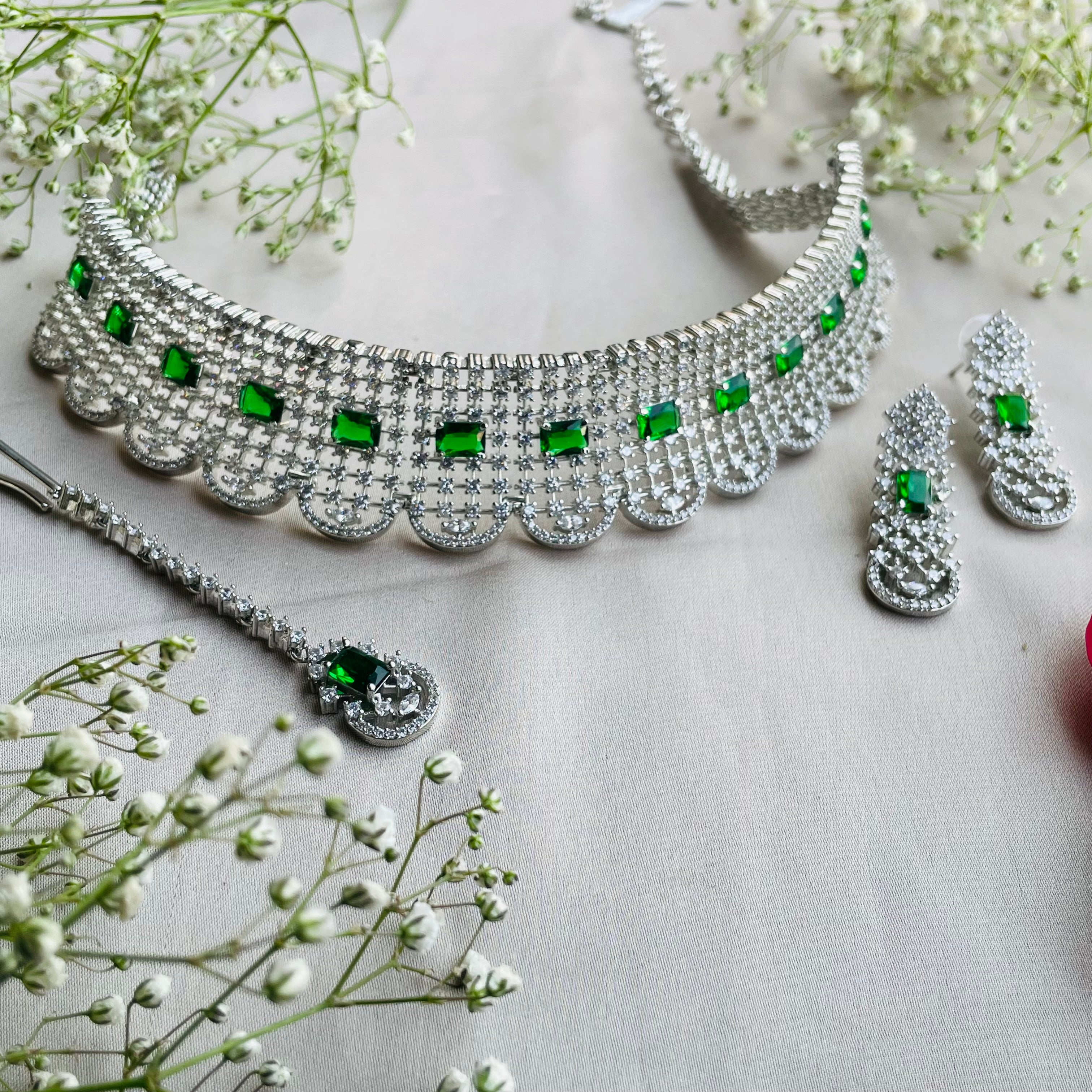 Ad Dale choker