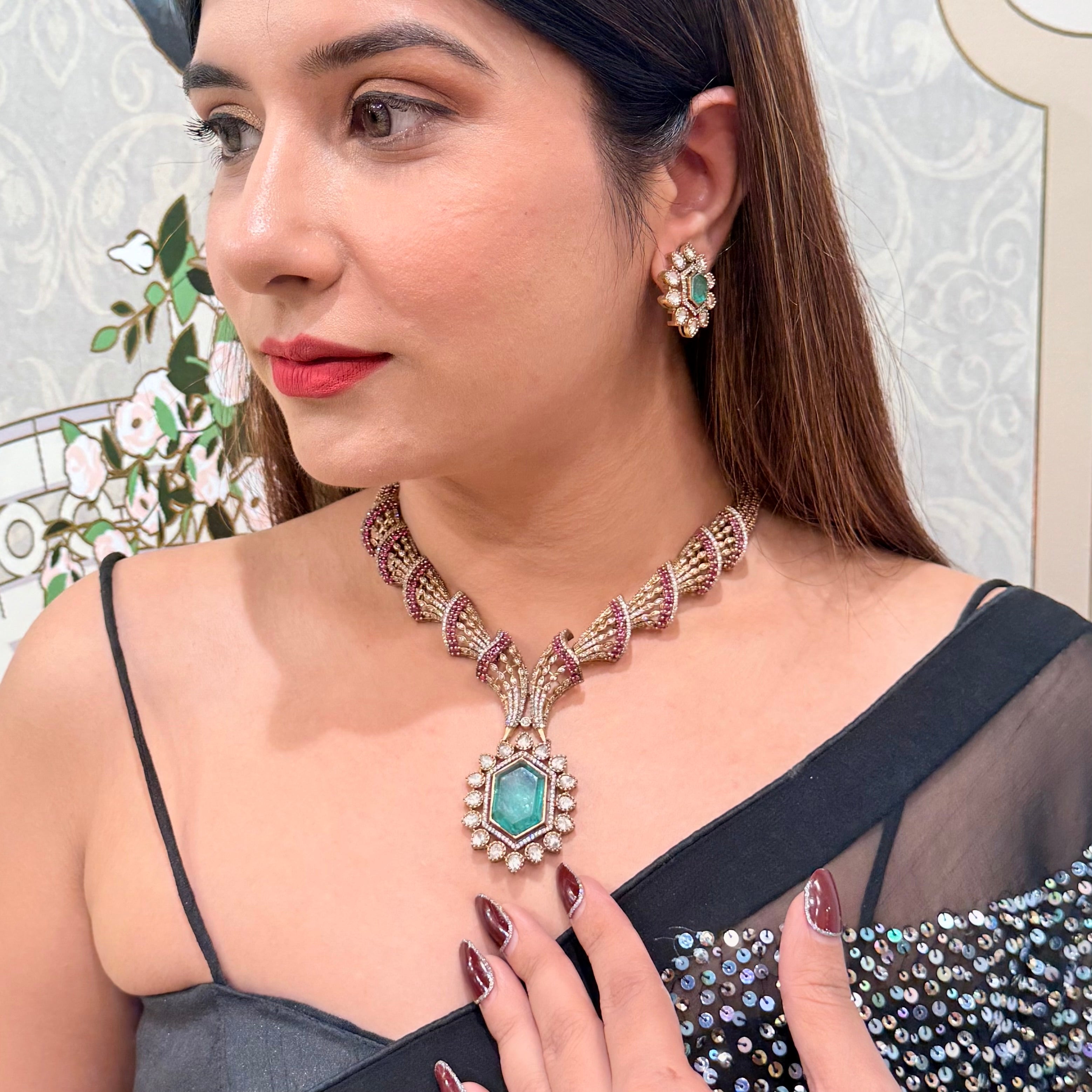 Nayaab Aparna Neckpiece
