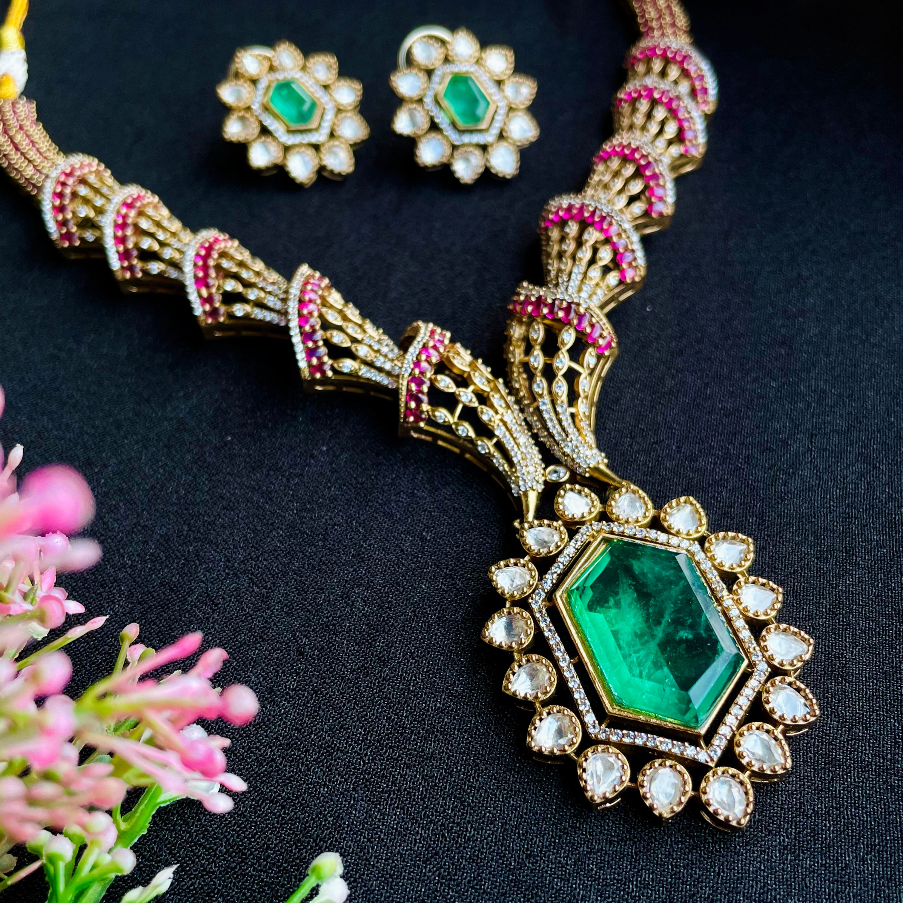 Nayaab Aparna Neckpiece