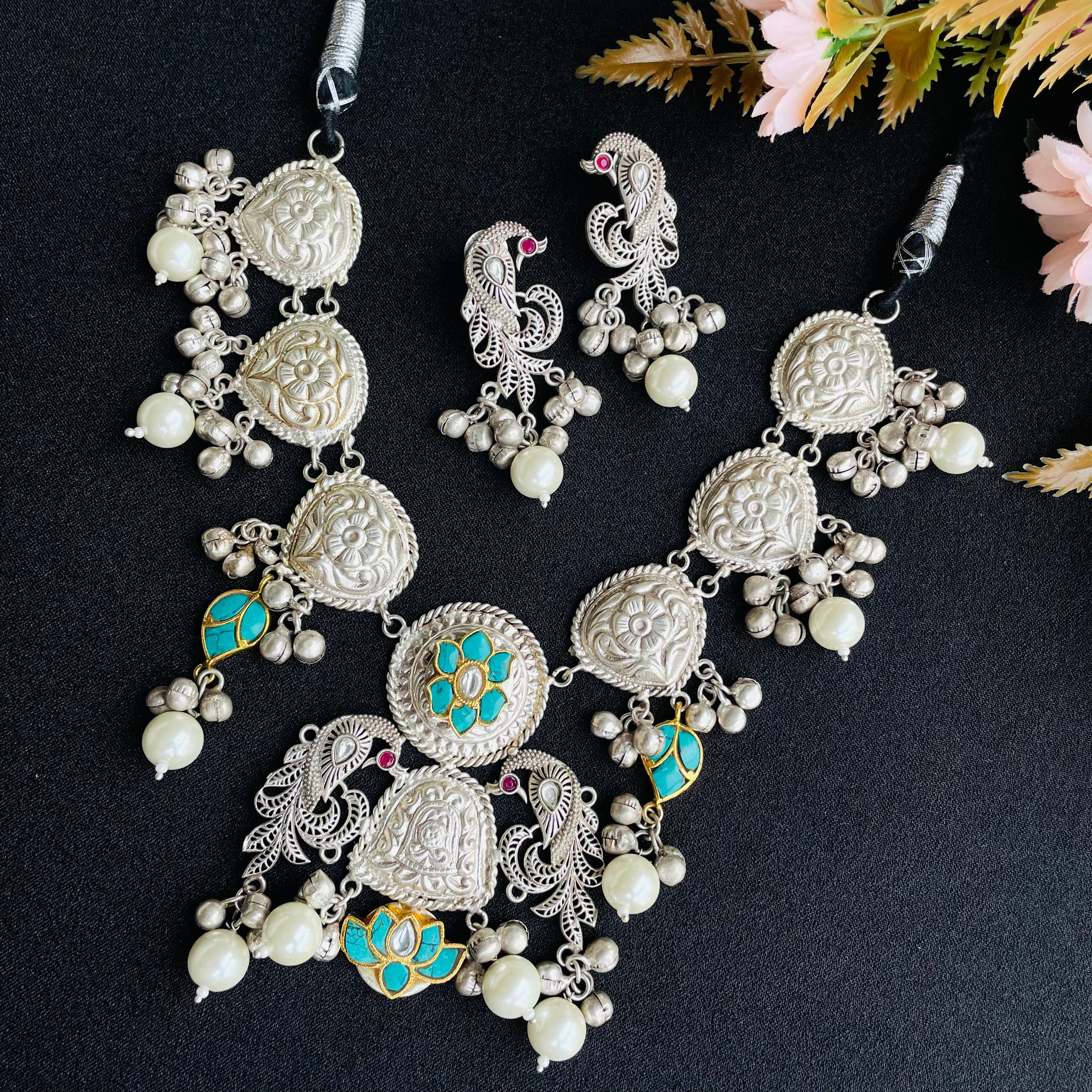 Inara Josie long Neckpiece