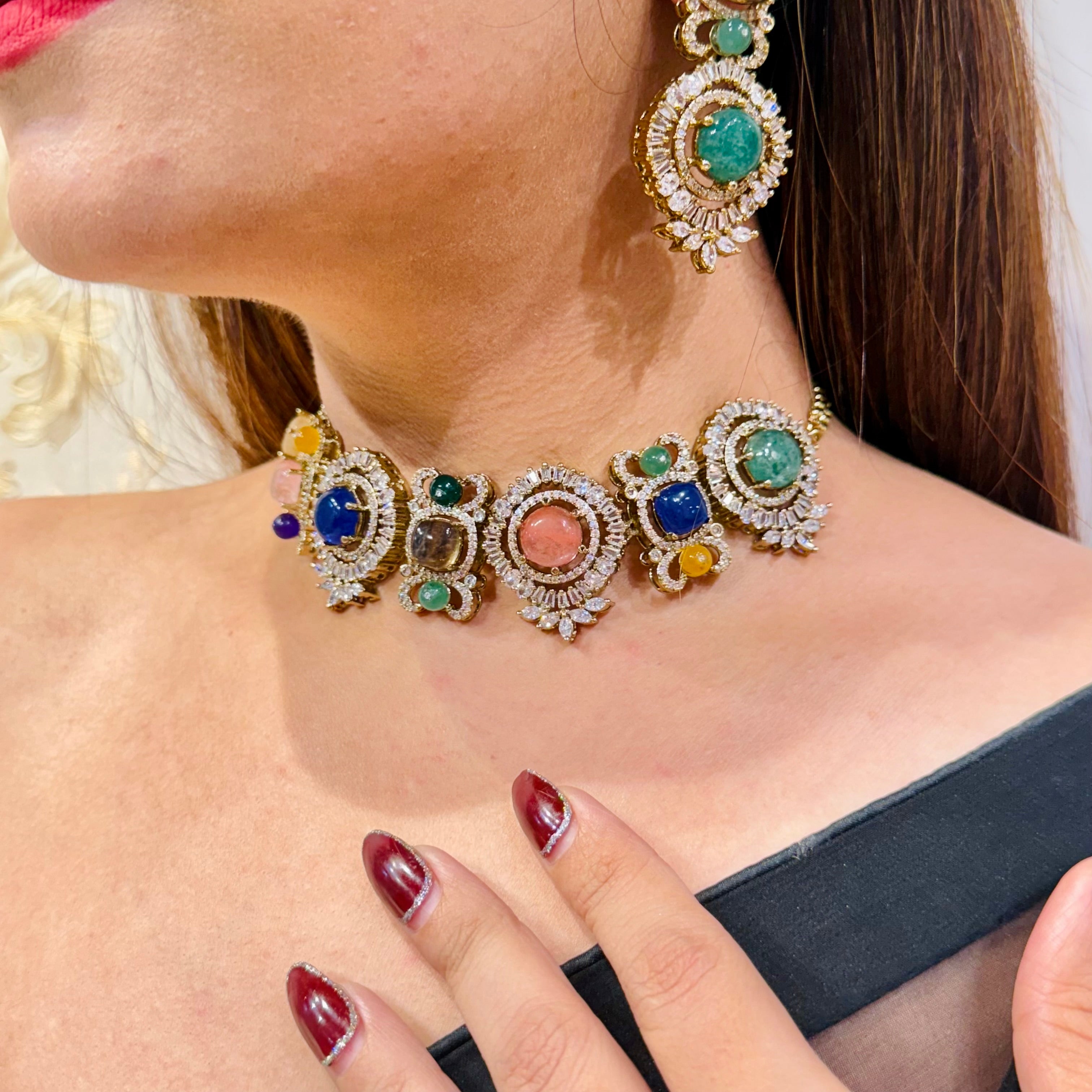 Nayaab Haniya Navratna Neckpiece