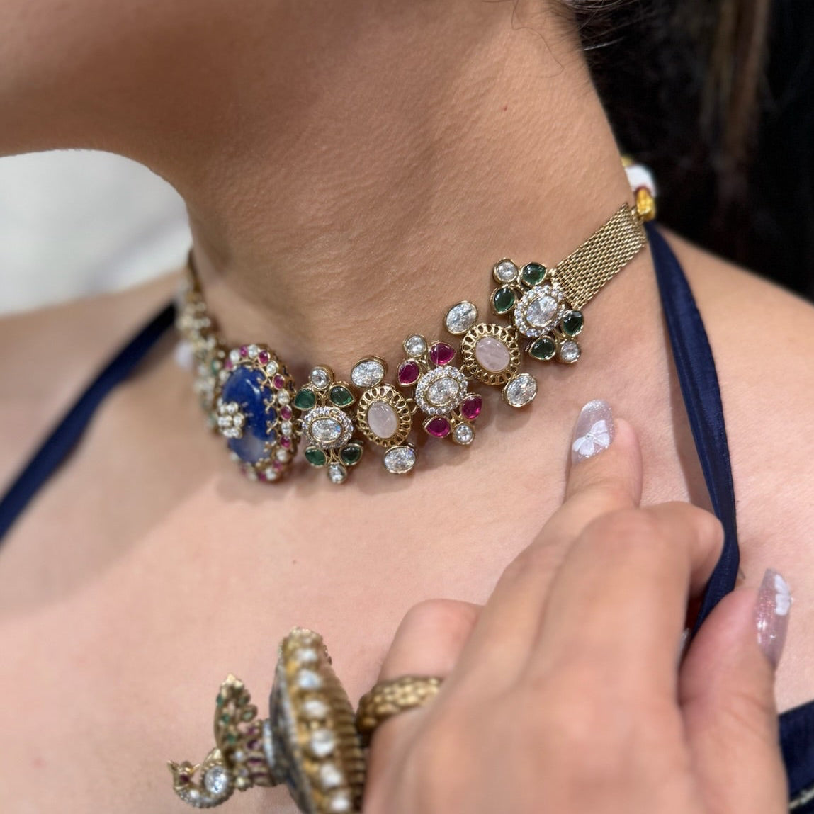 Nayaab Vanya Choker