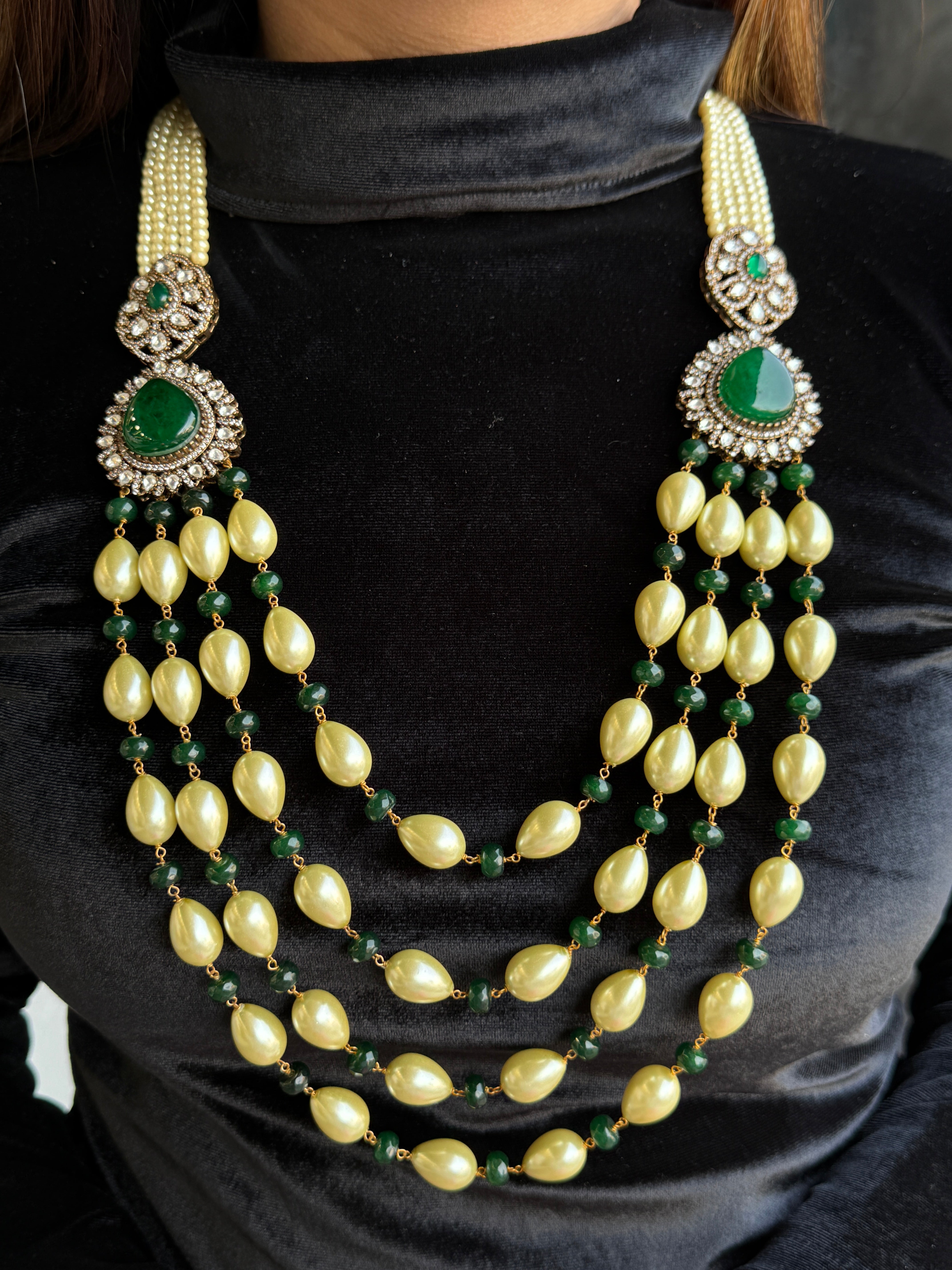 Nayaab Haniya Pearl Neckpiece