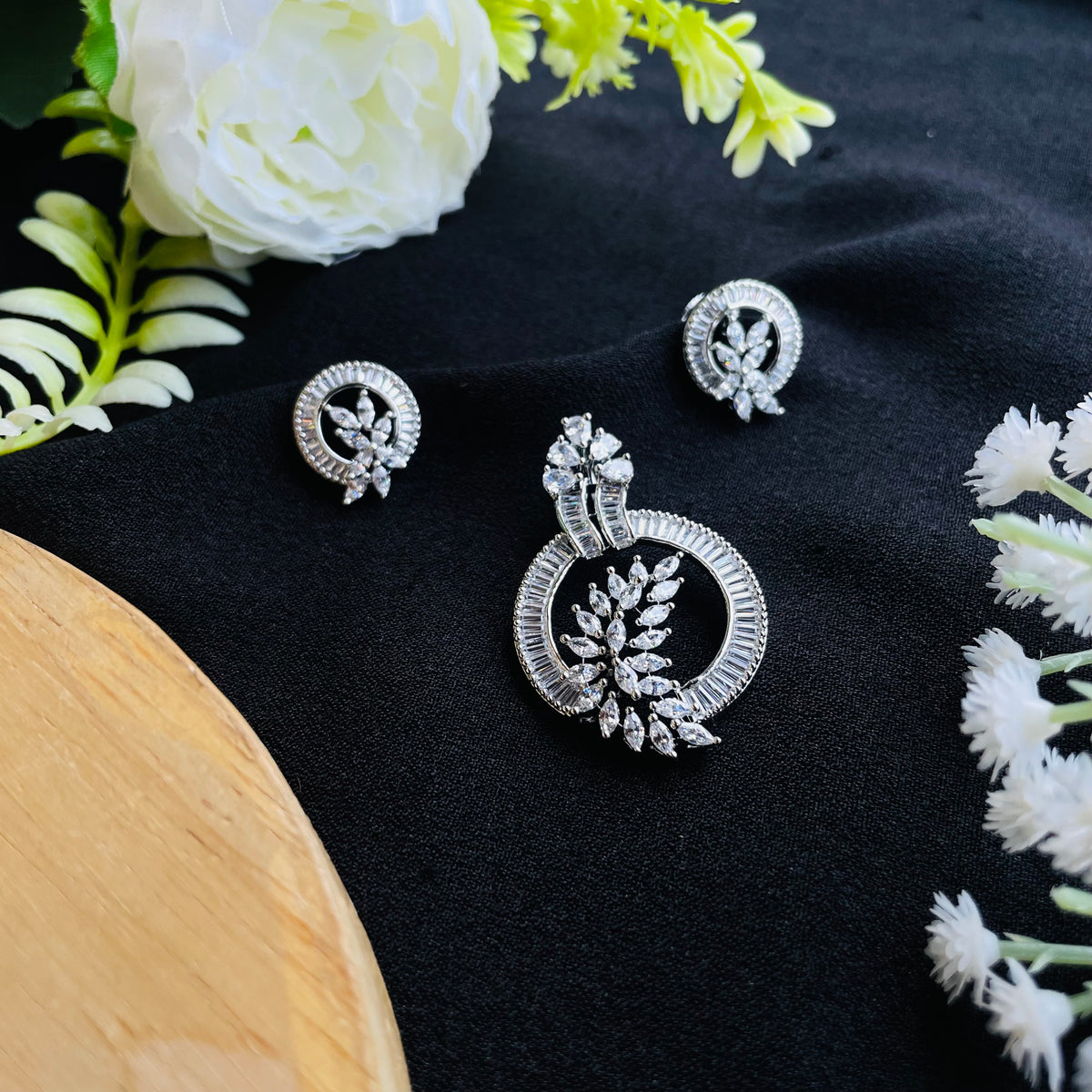 Aurelle Vine Pendant Set