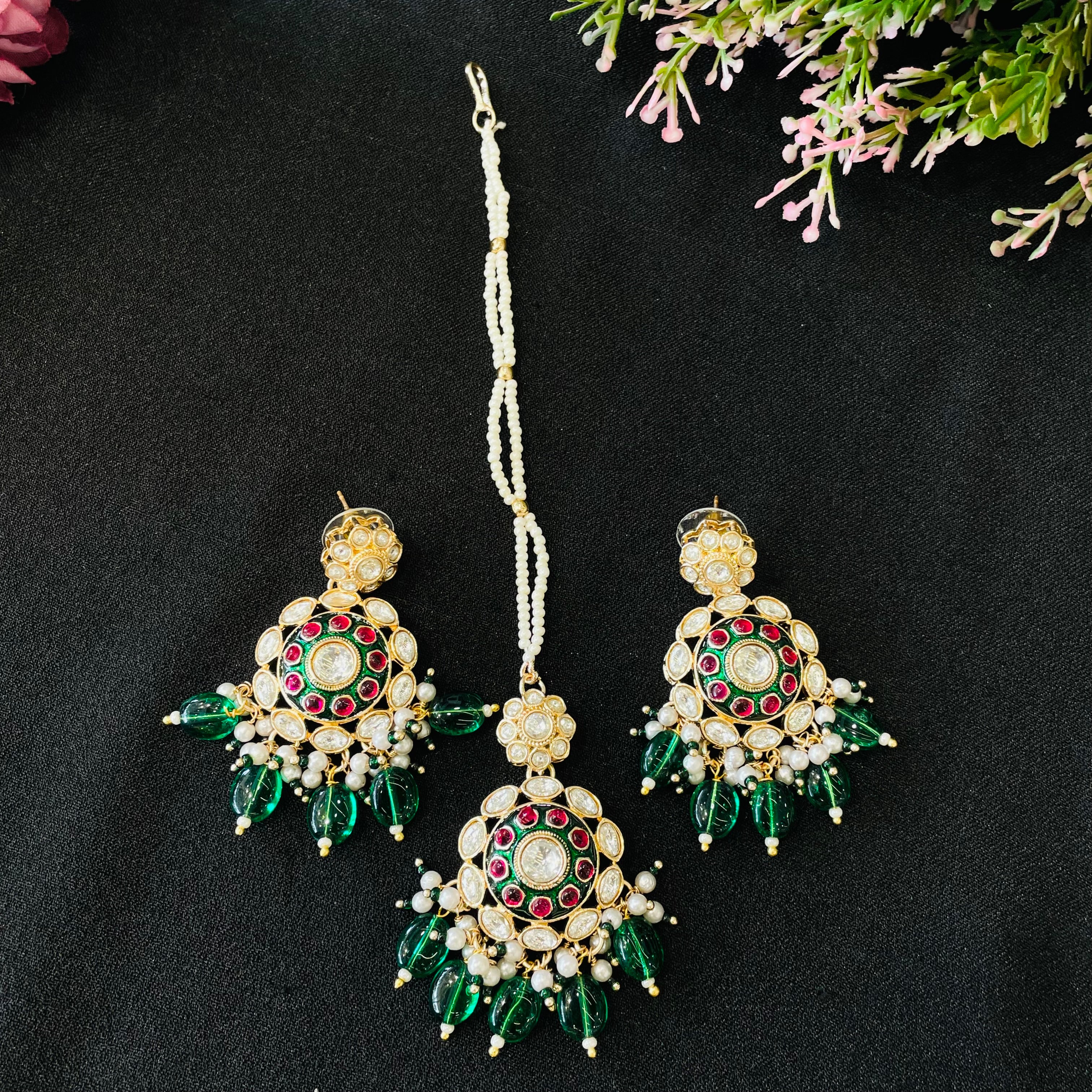 Nayaab Mayera Tikka With Earrings