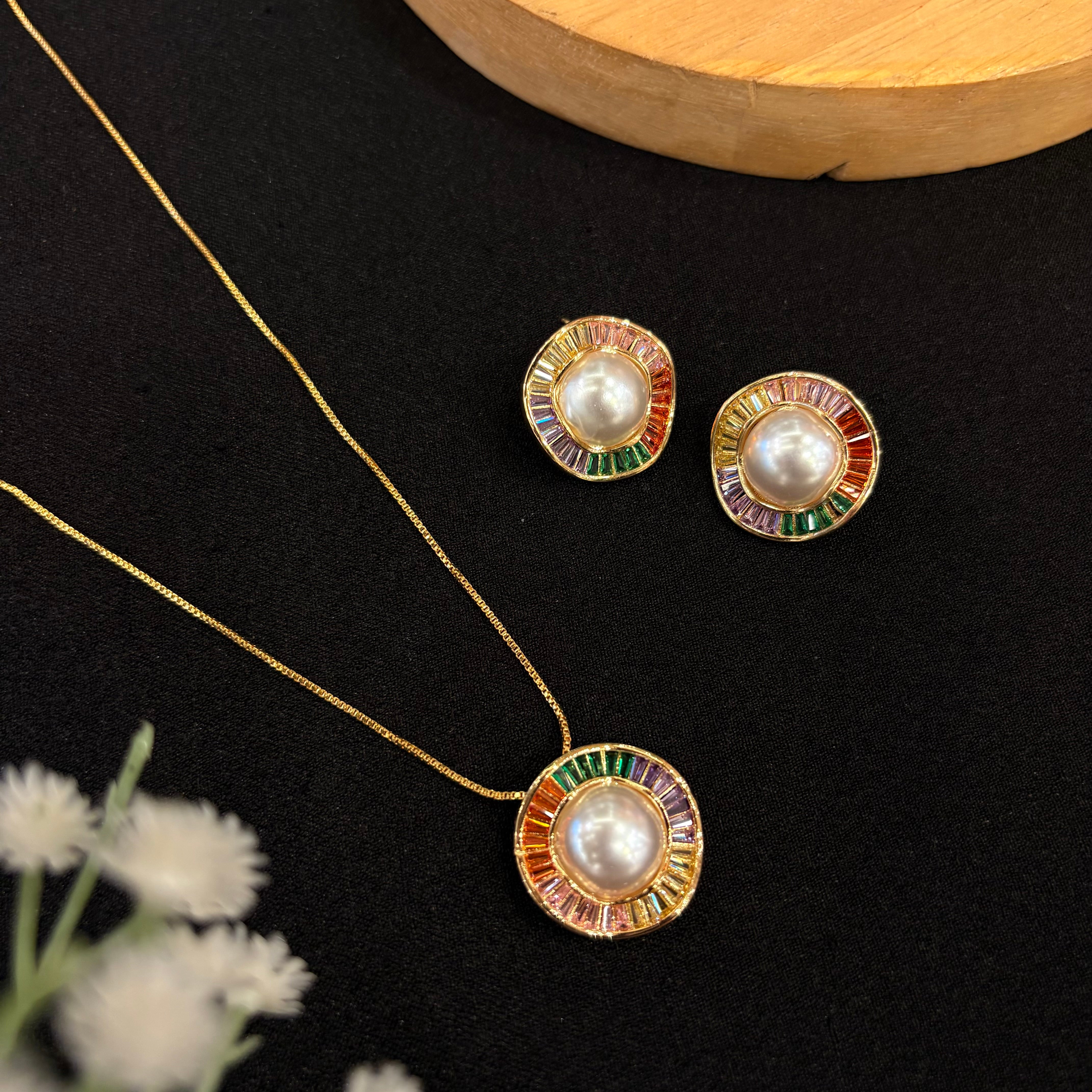 Aurelia Pearl Radiance Pendant Set