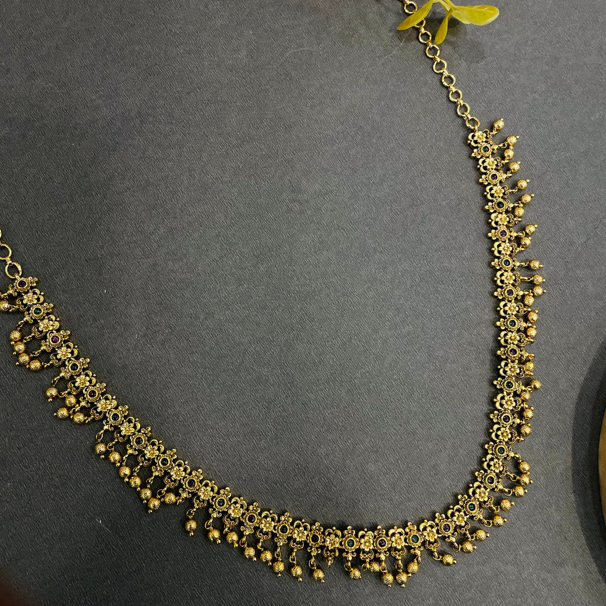 Kesarika Neckpiece