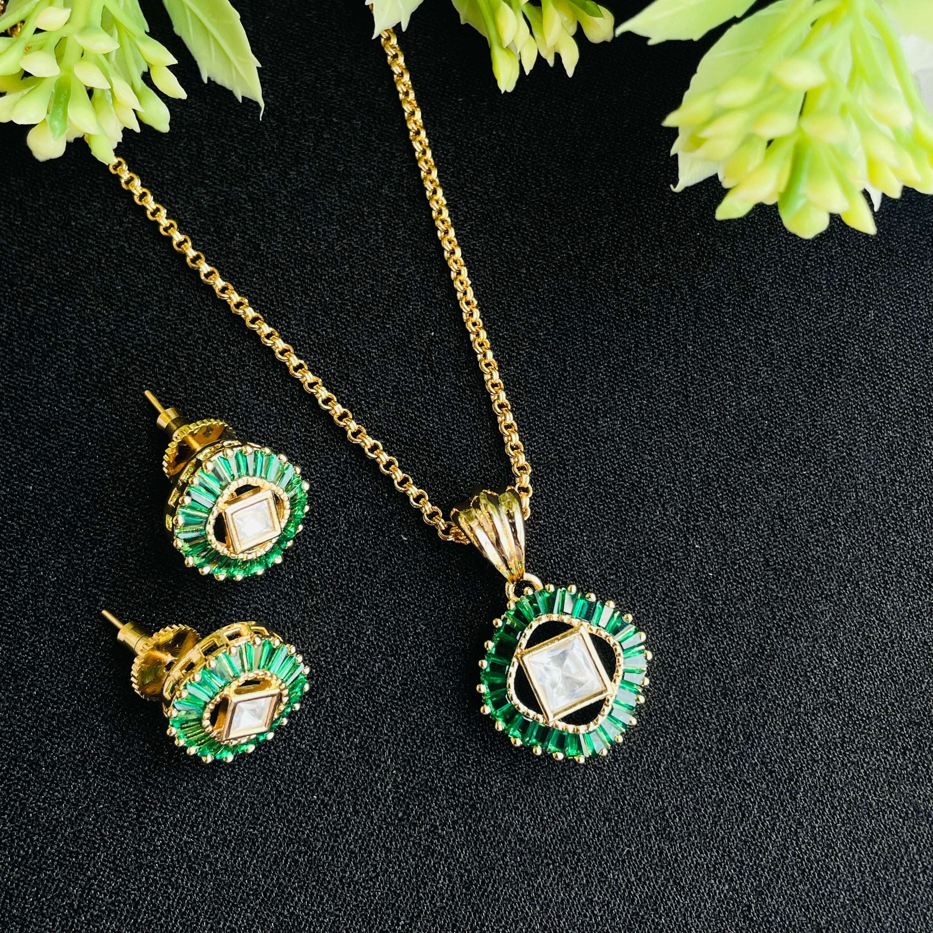 Nayaab Ani Polki Pendant set