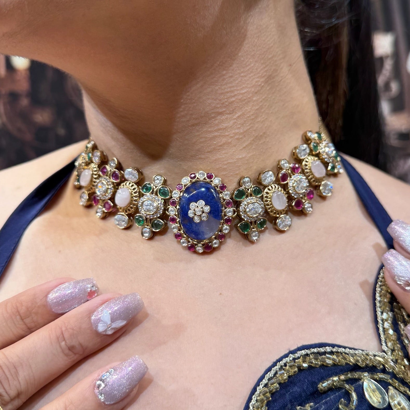 Nayaab Vanya Choker