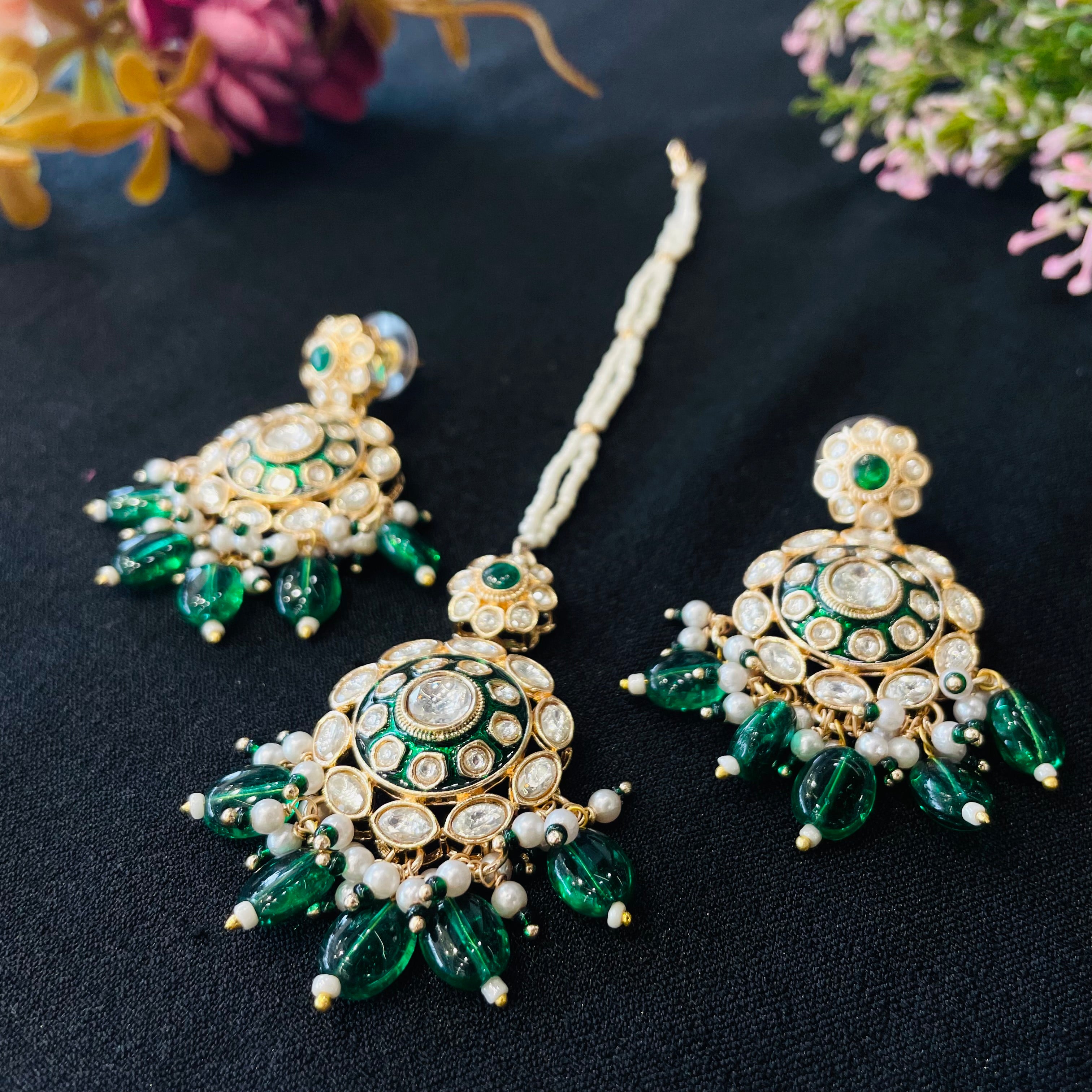 Nayaab Mayera Tikka With Earrings