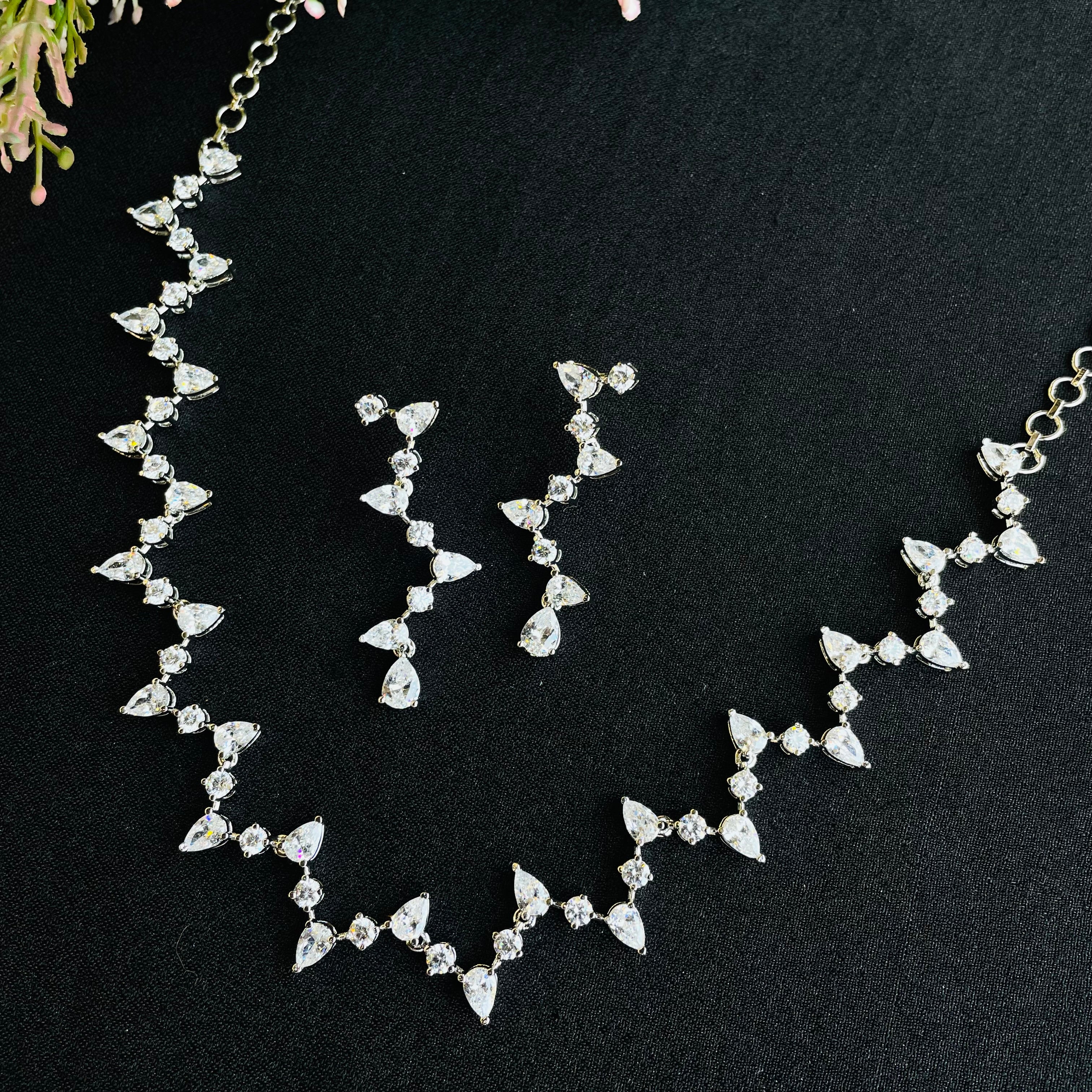 Ad Mariah Neckpiece
