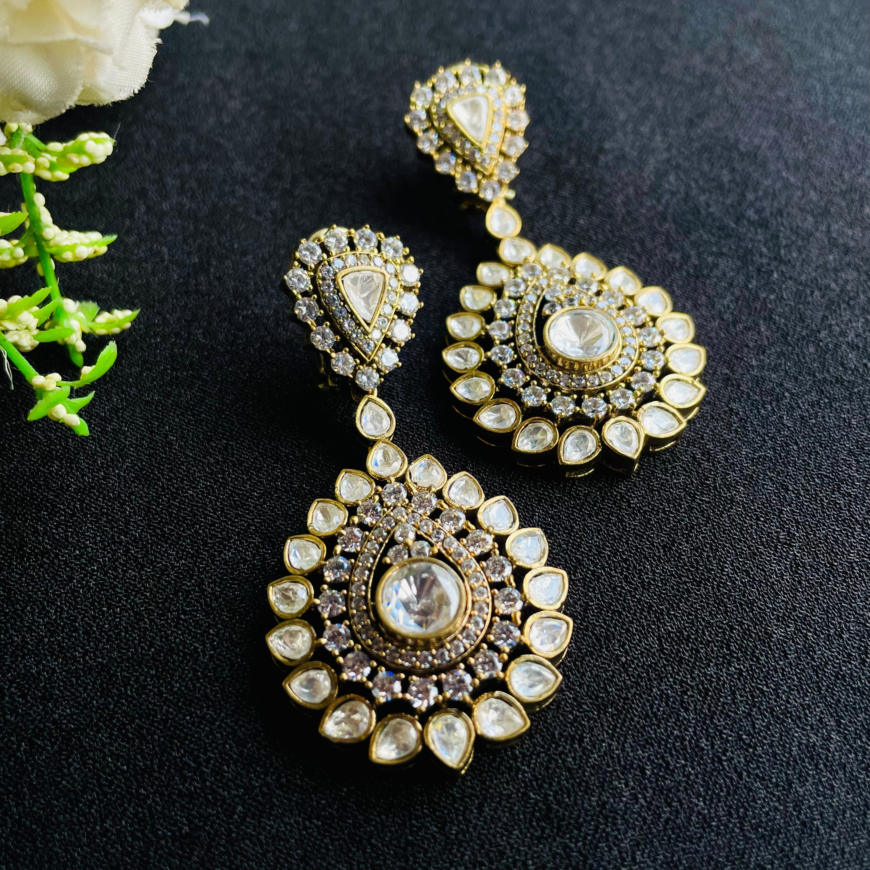 Nayaab Avni Pearl Choker